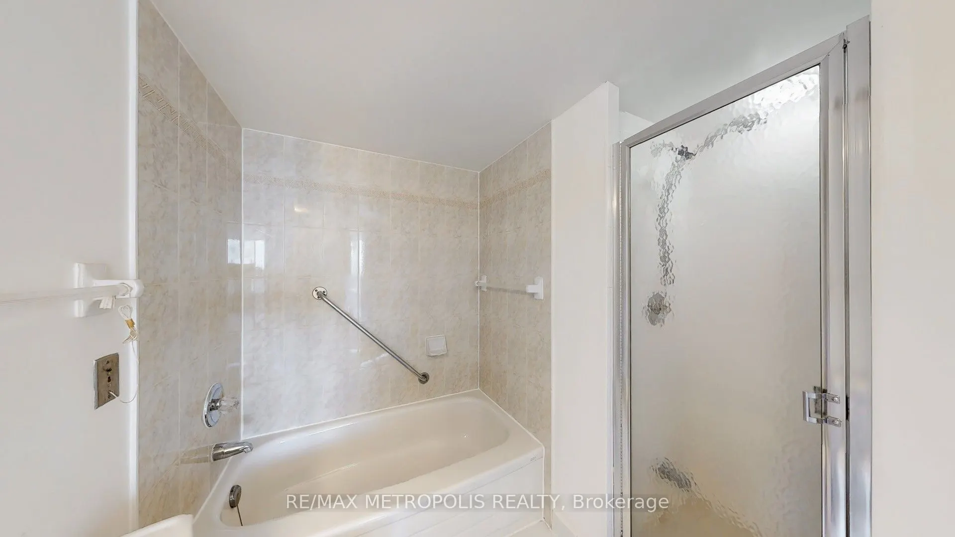 75 King Street E, #1609