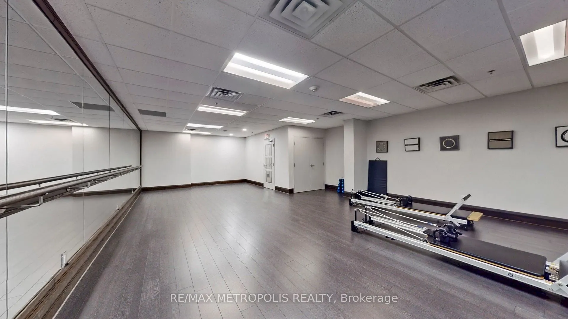75 King Street E #1609