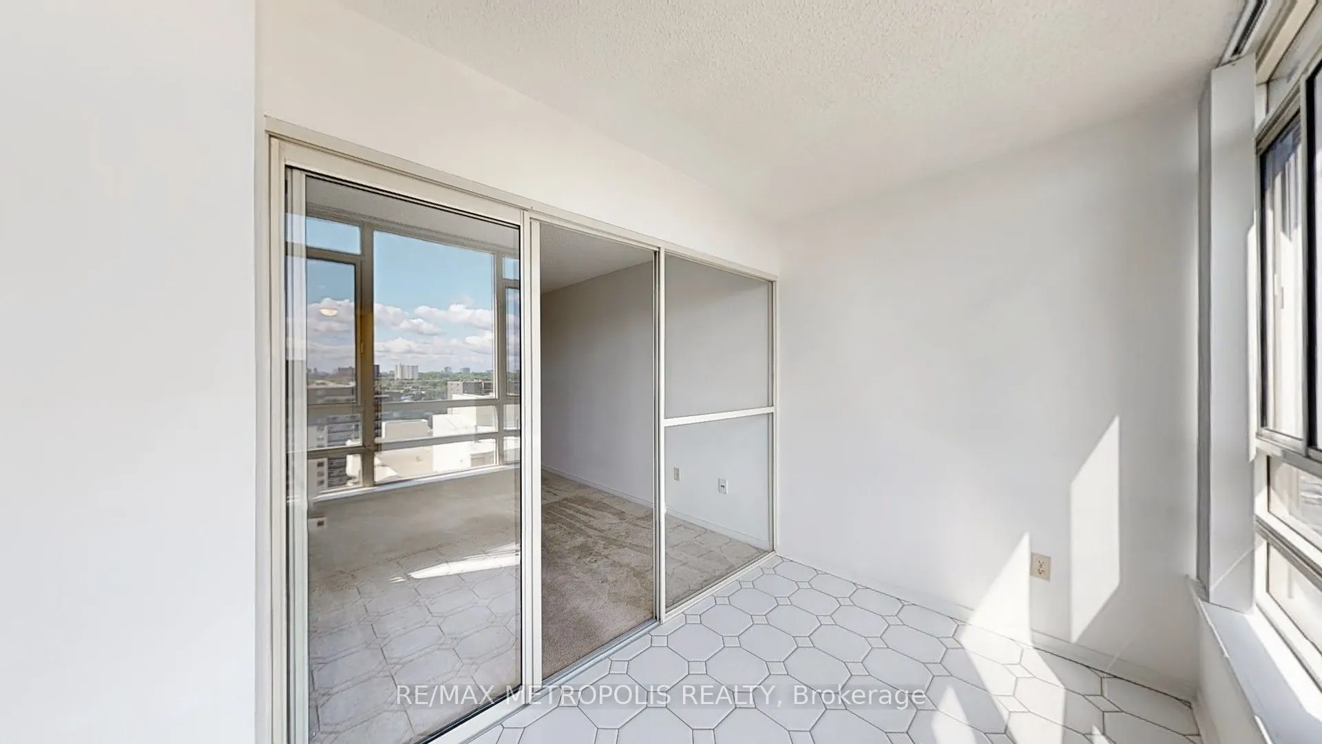 75 King Street E #1609