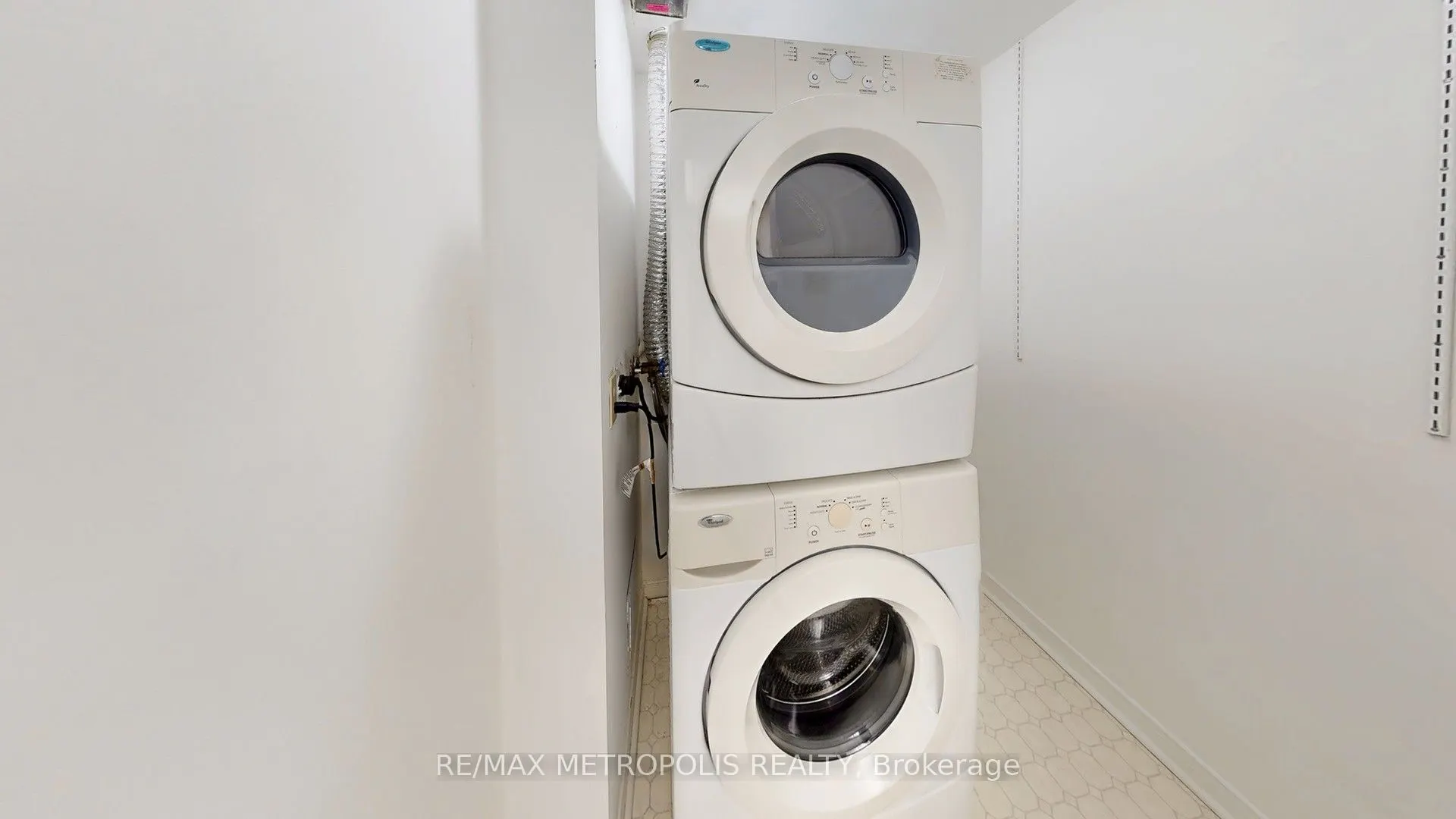 75 King Street E #1609