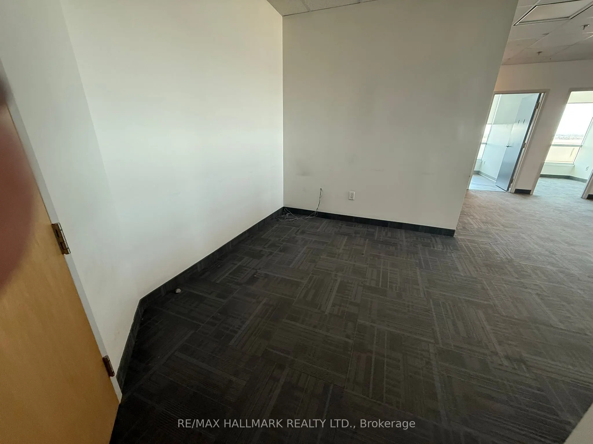 2250 Bovaird Drive E, #615