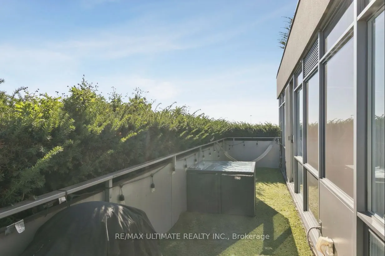 15 James Finlay Way, #730