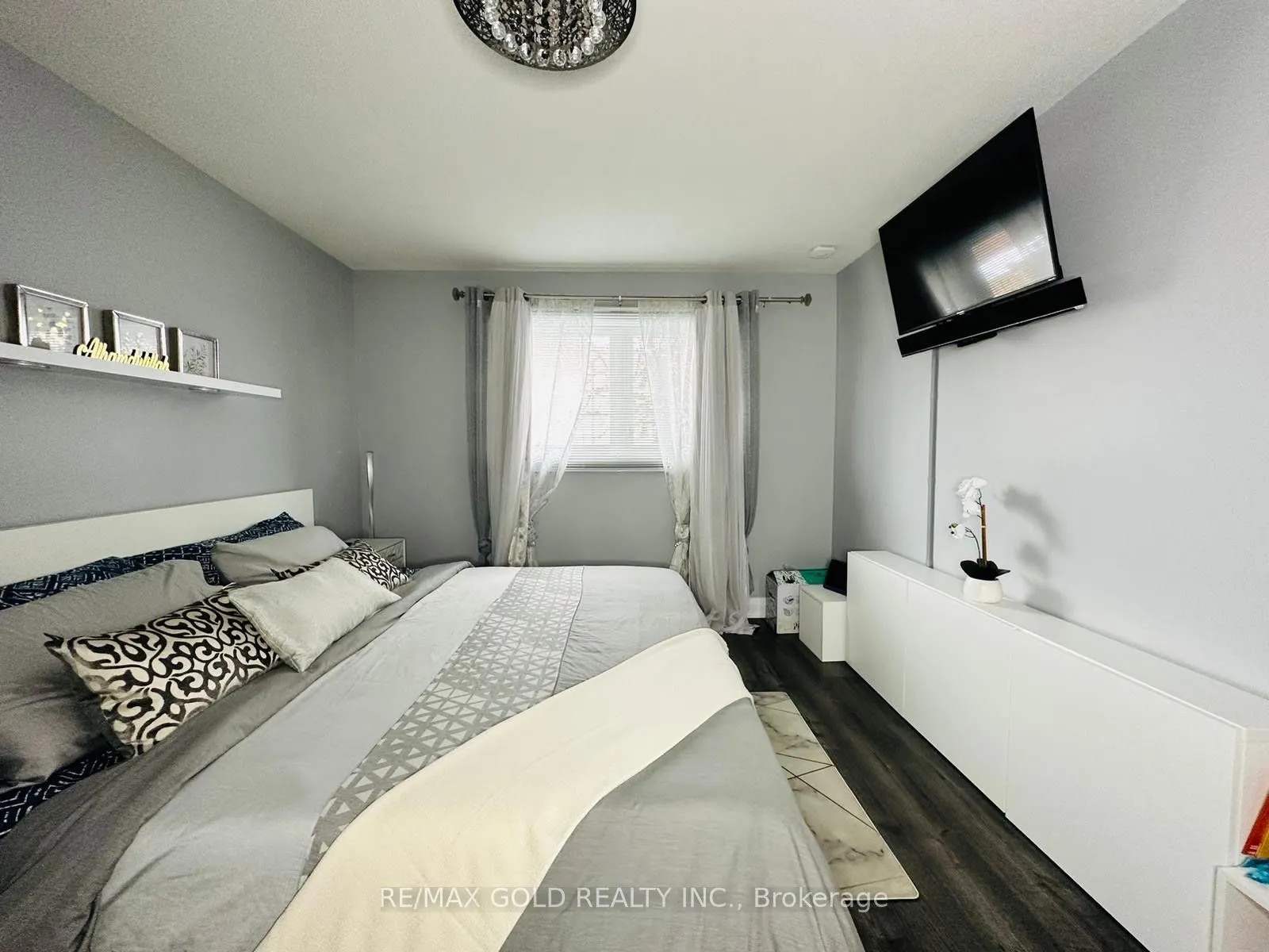 3 Panorama Crescent N