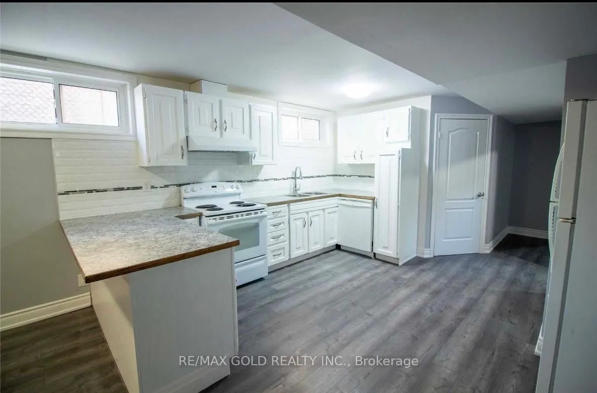 3 Panorama Crescent N