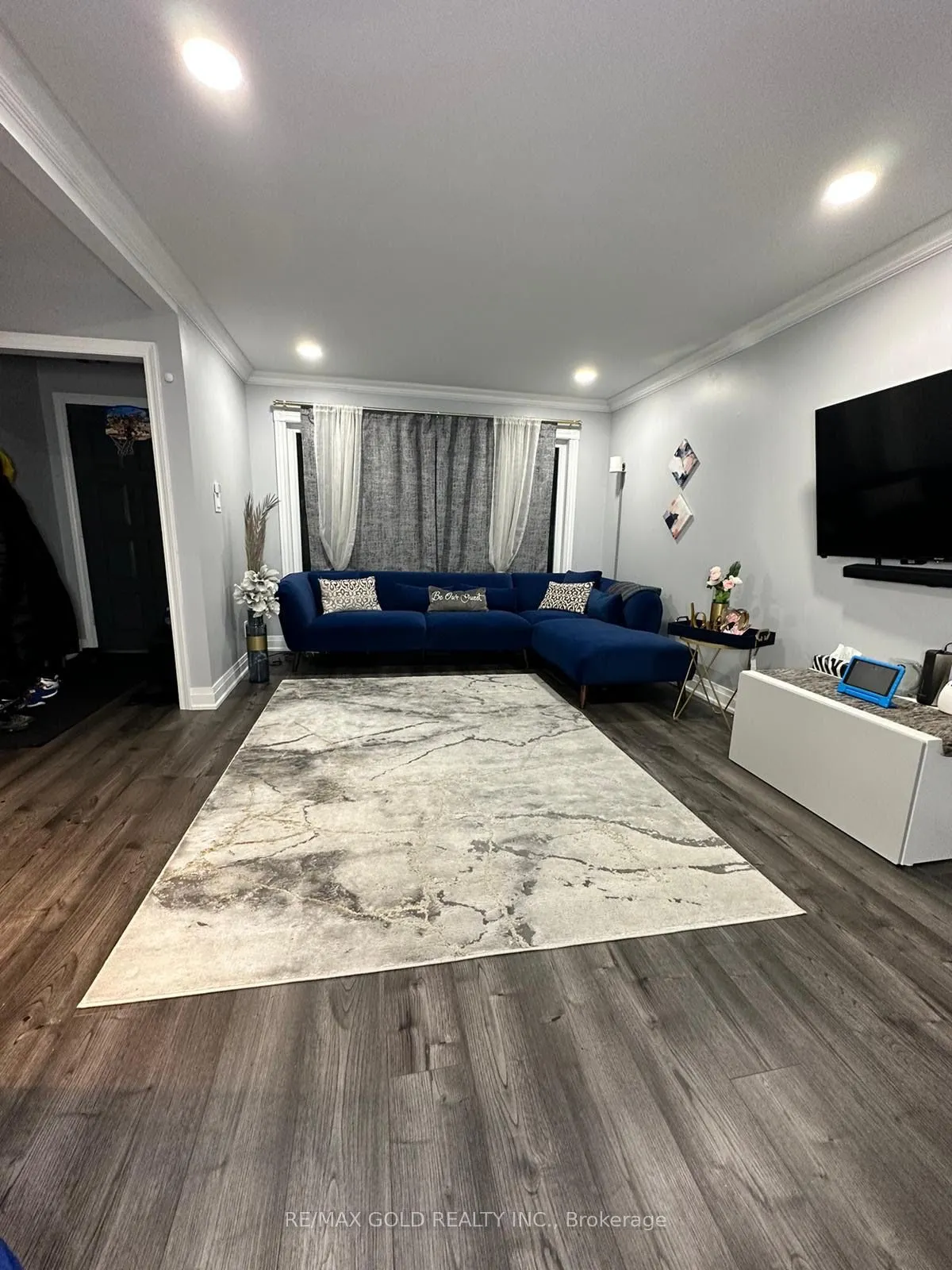 3 Panorama Crescent N