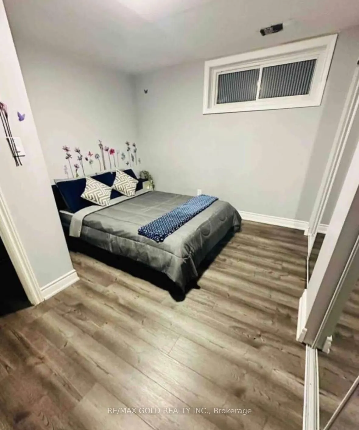 3 Panorama Crescent N