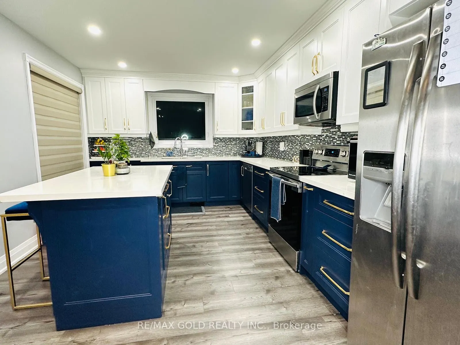 3 Panorama Crescent N