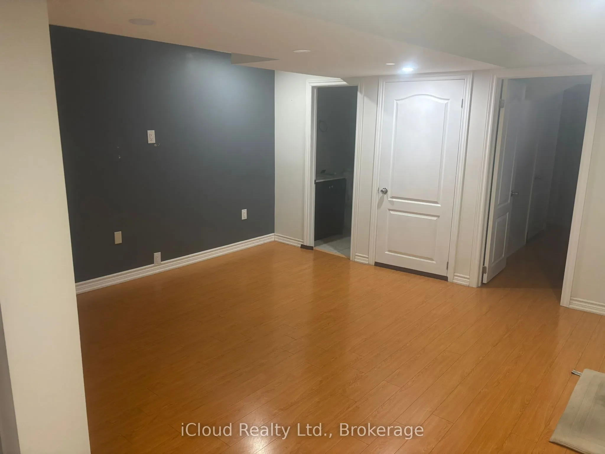1185 Prestonwood Crescent