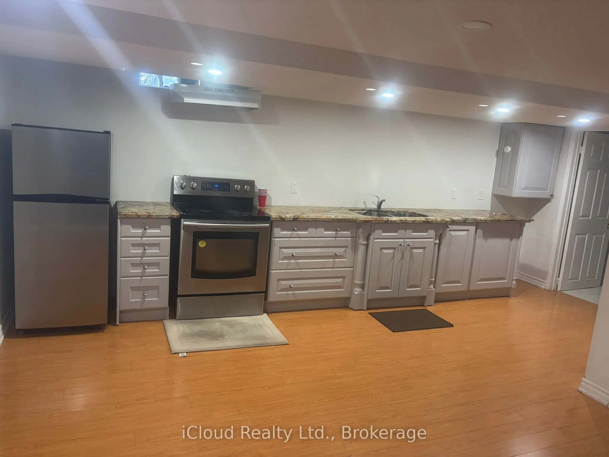 1185 Prestonwood Crescent