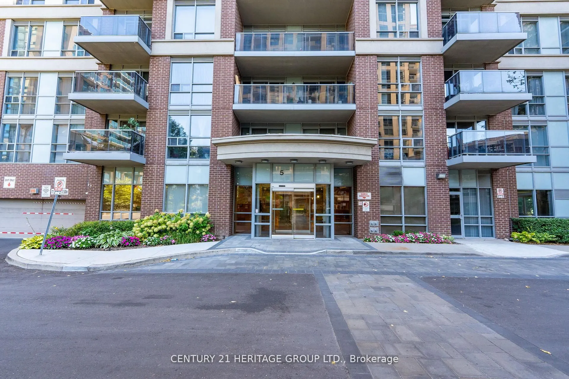5 Michael Power Place, #2002
