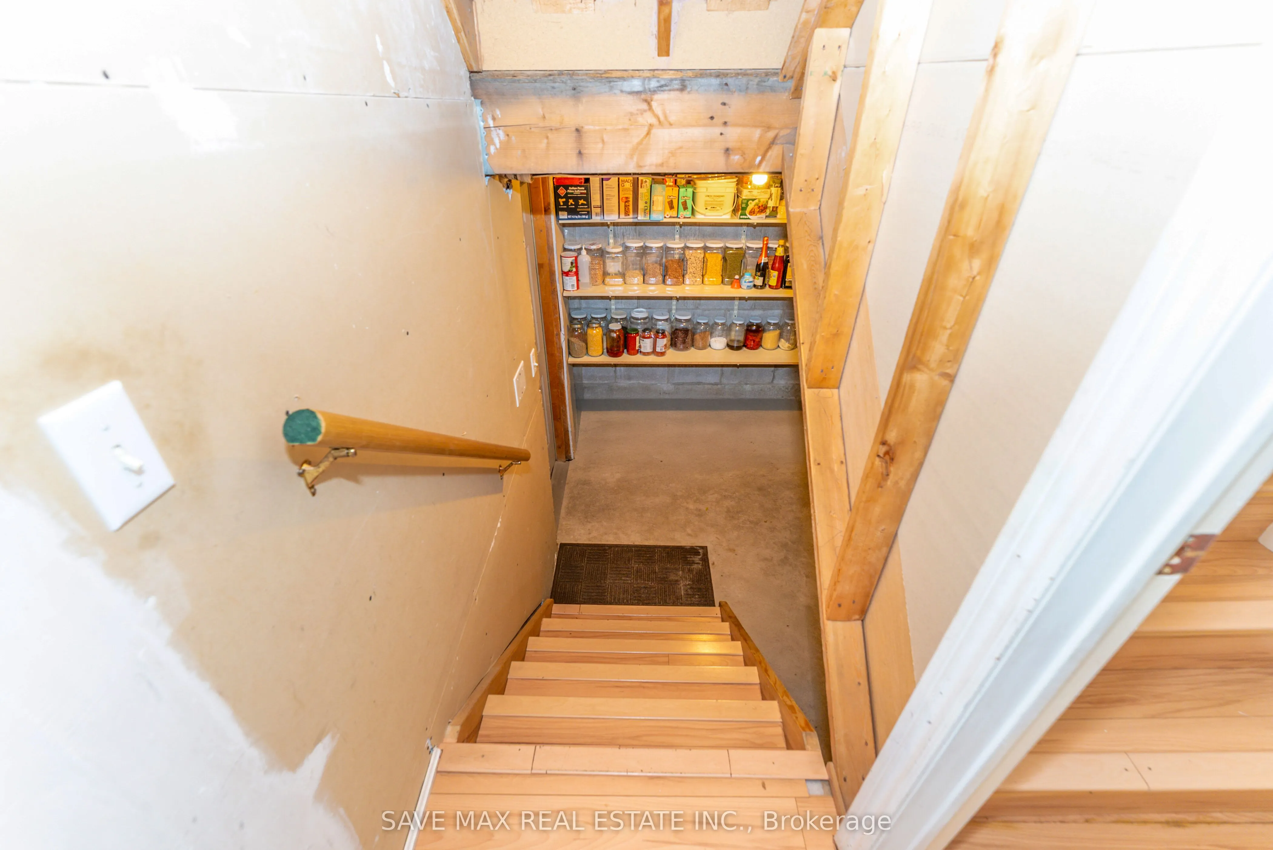840 Dundas Street W, #25