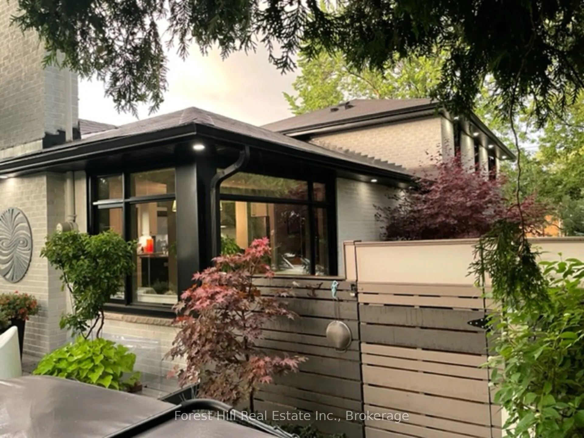 28 Decarie Circle