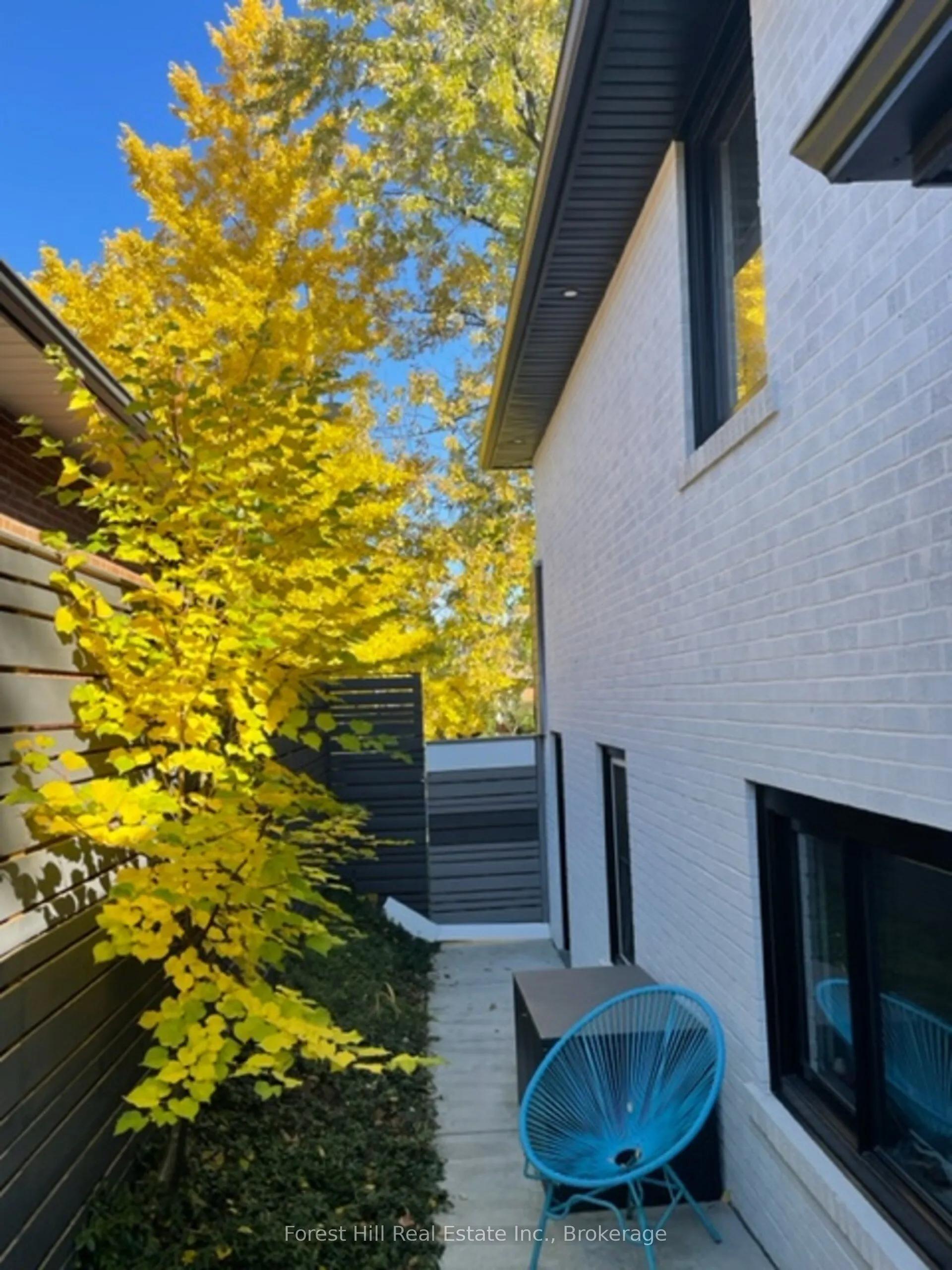 28 Decarie Circle