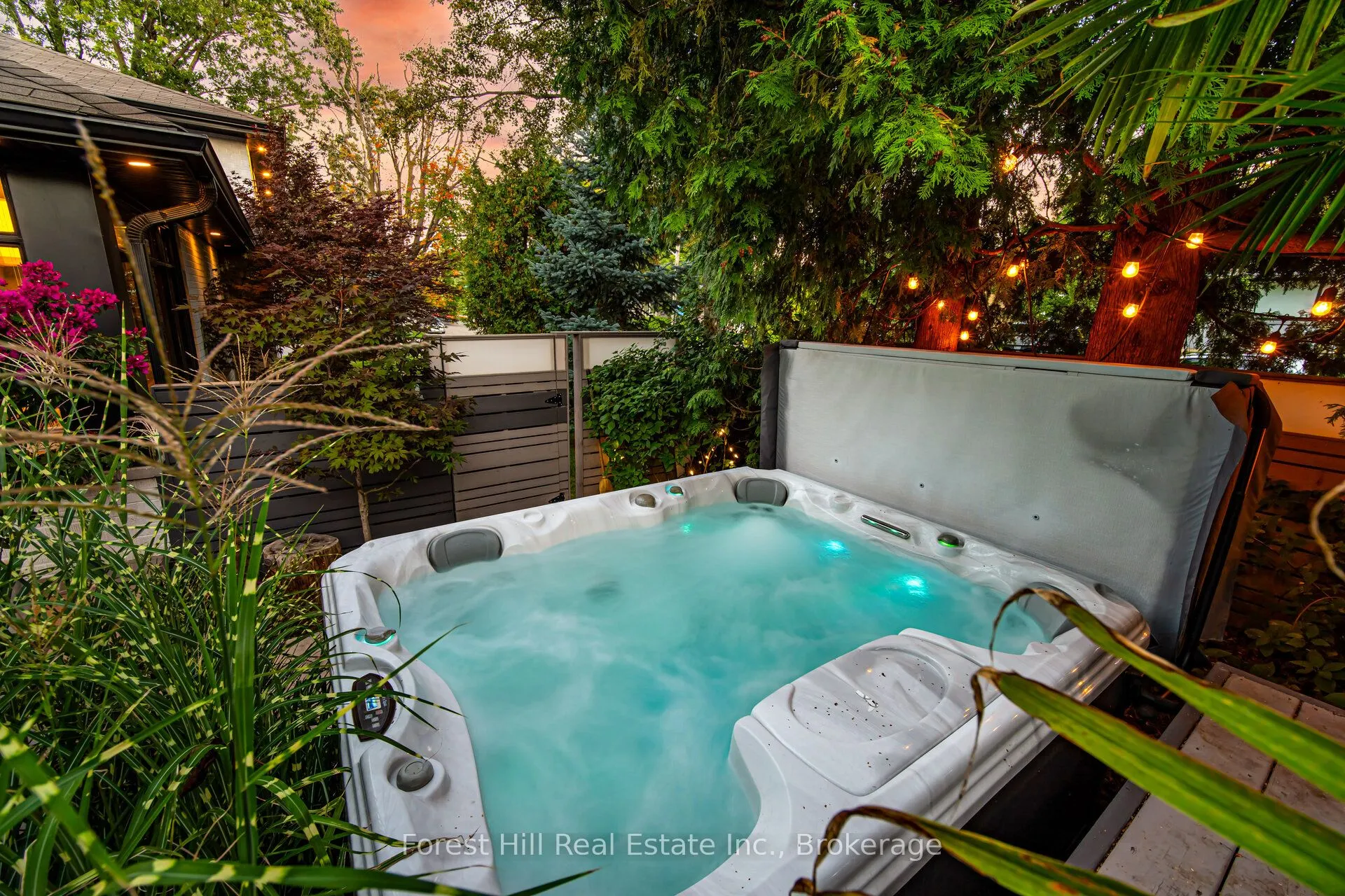 28 Decarie Circle