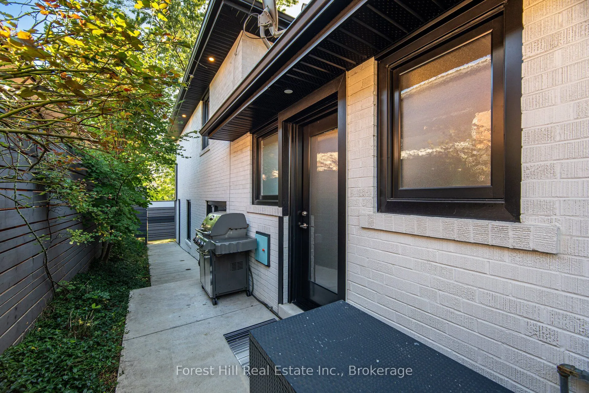 28 Decarie Circle