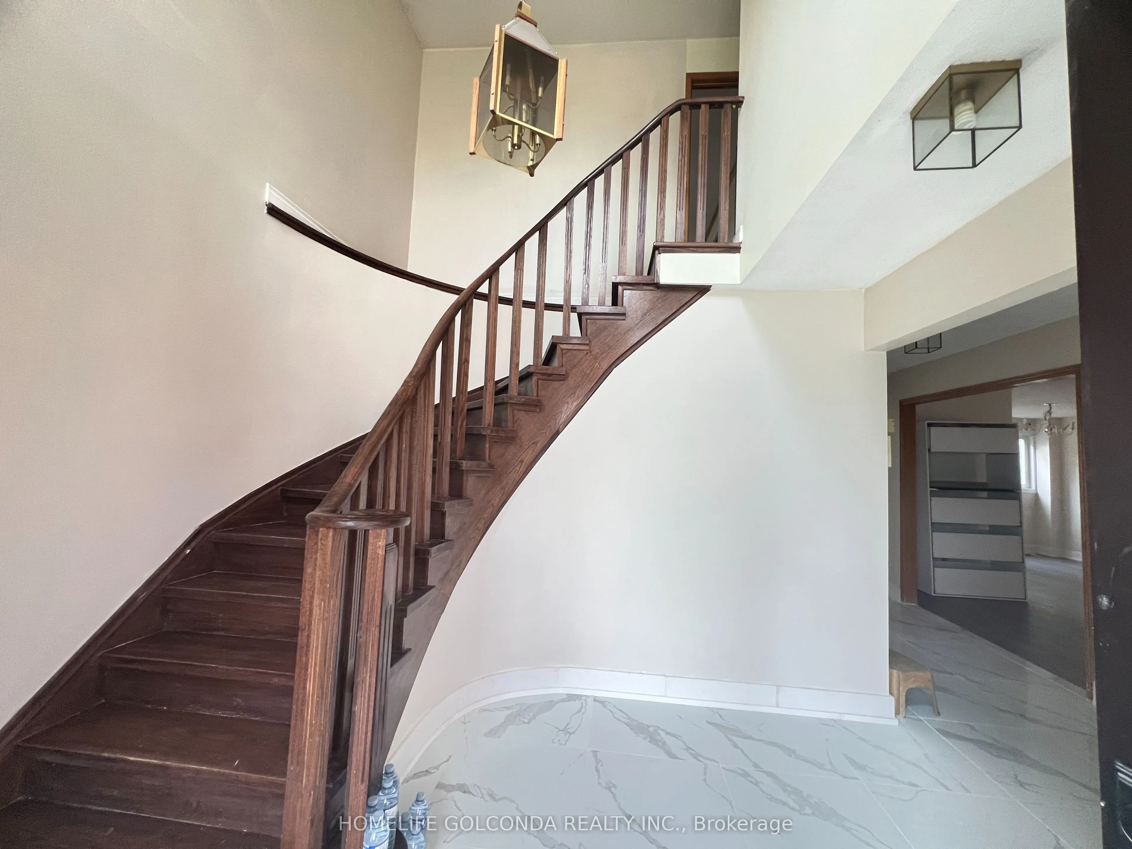 277 Huntington Ridge Drive, #Upper