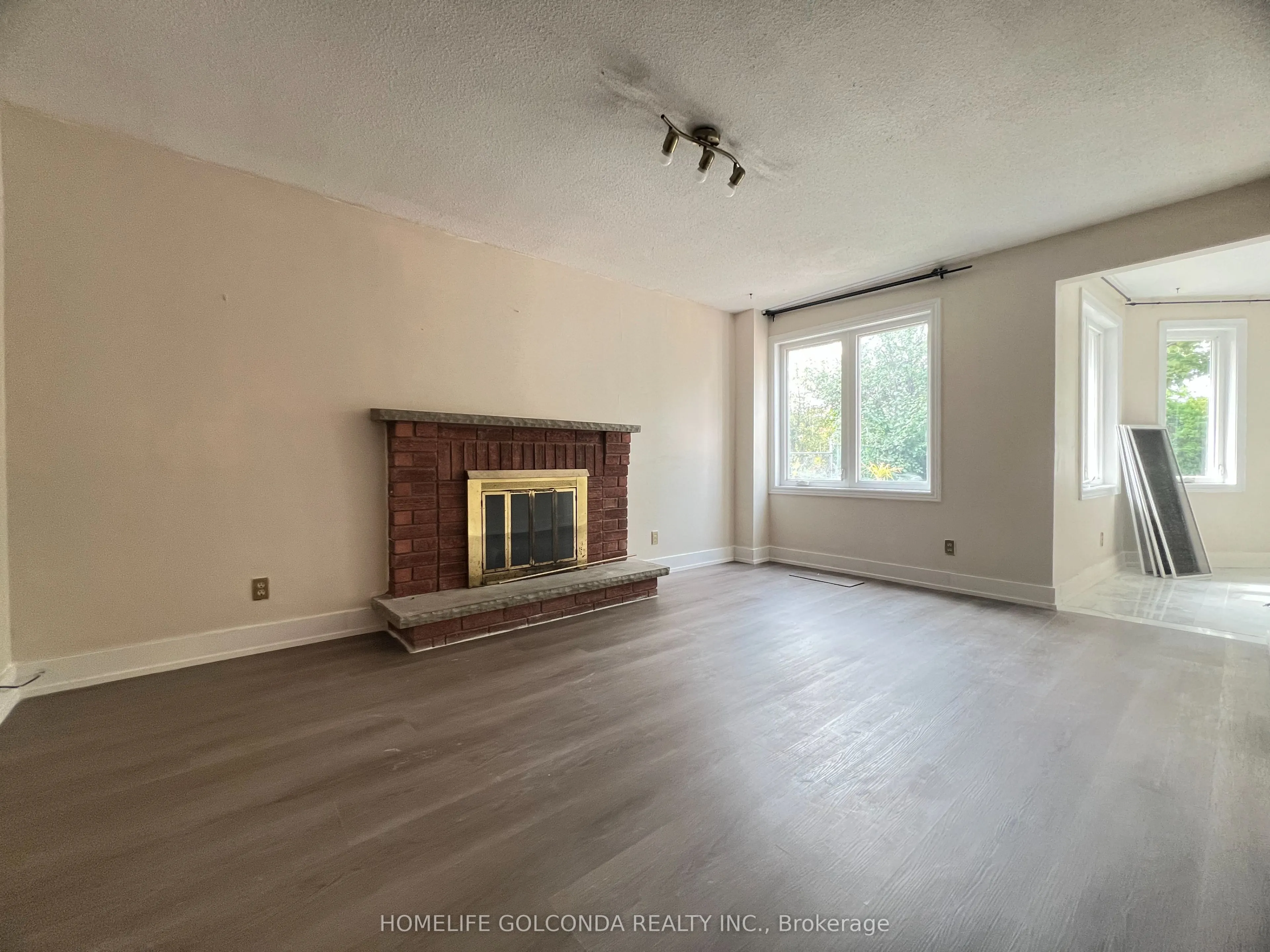277 Huntington Ridge Drive, #Upper