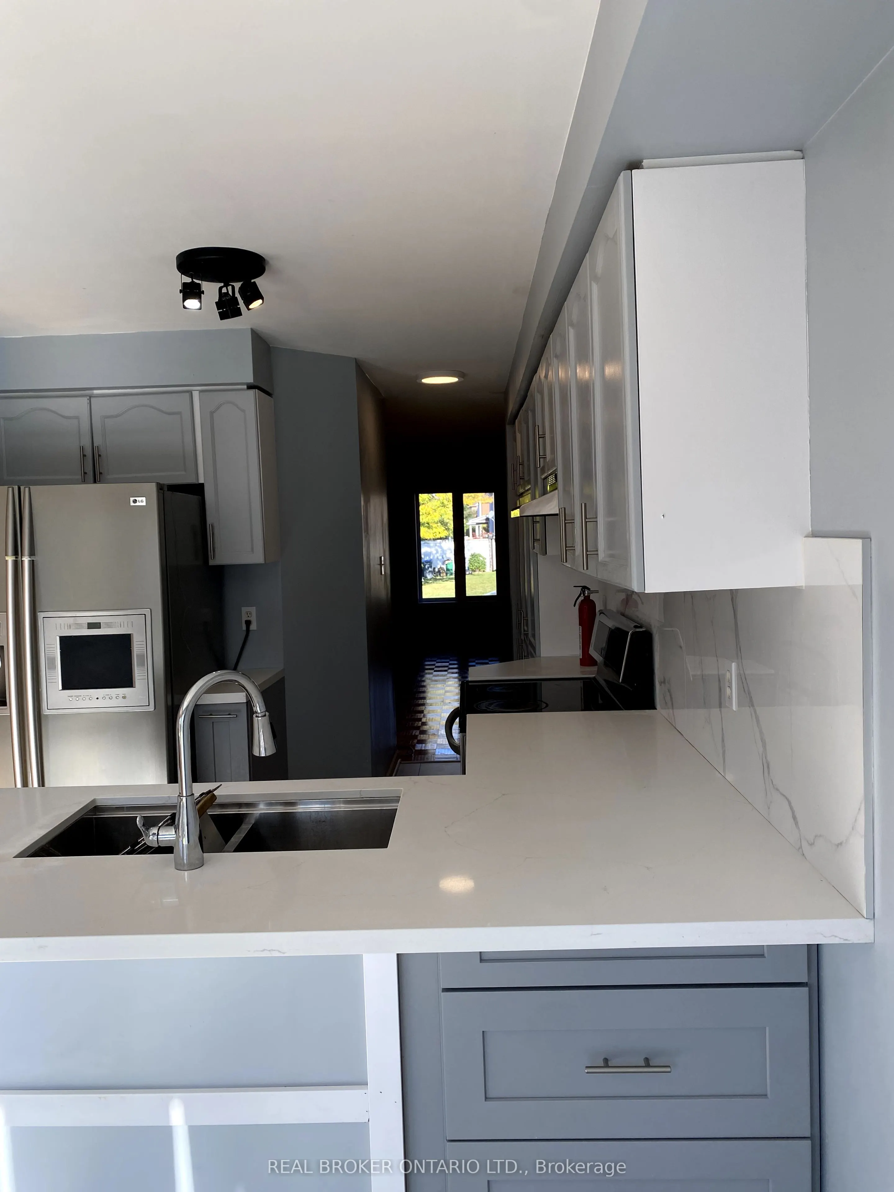 80 Redfinch Way, #Upper