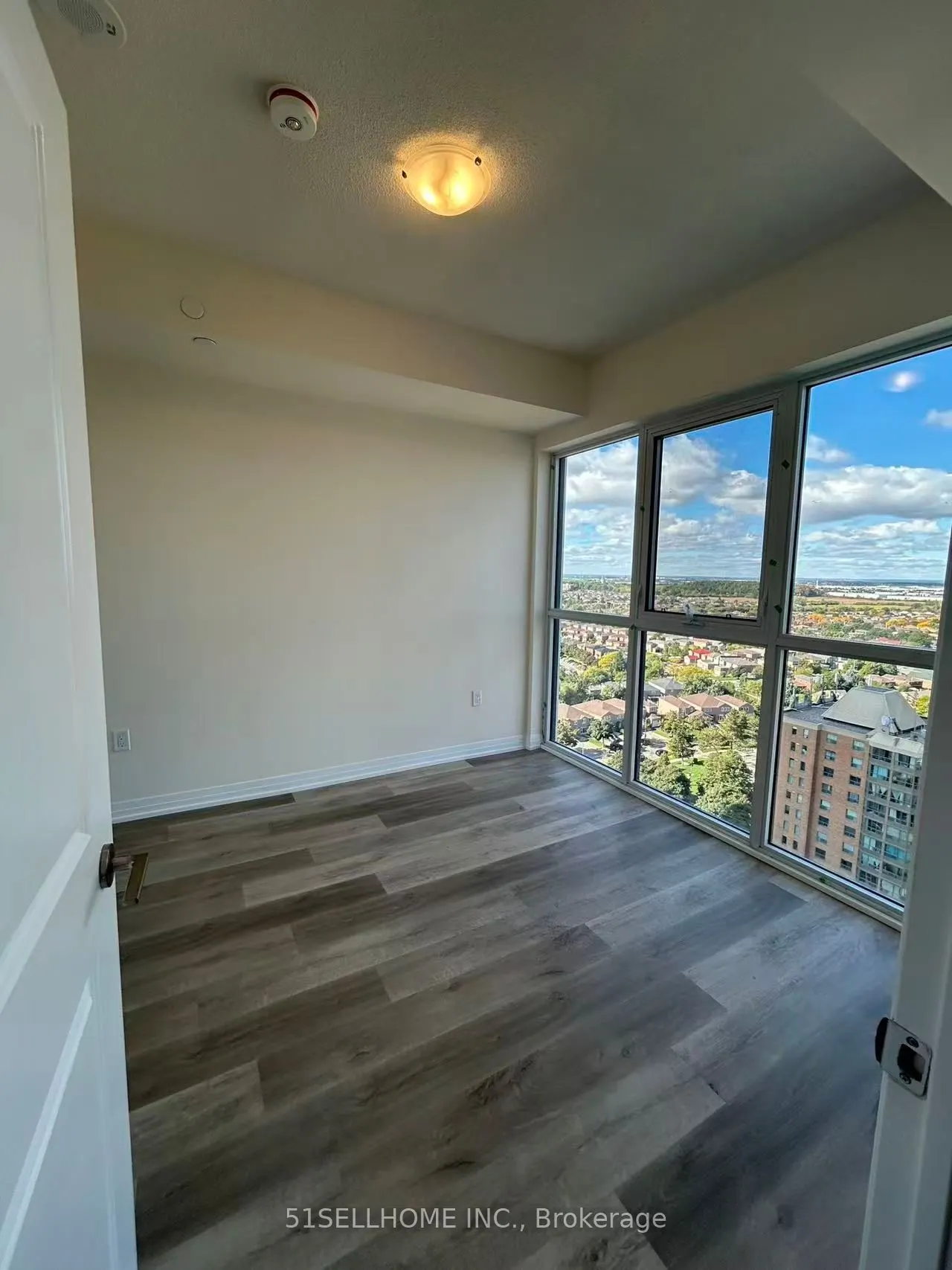 15 Watergarden Drive, #1607