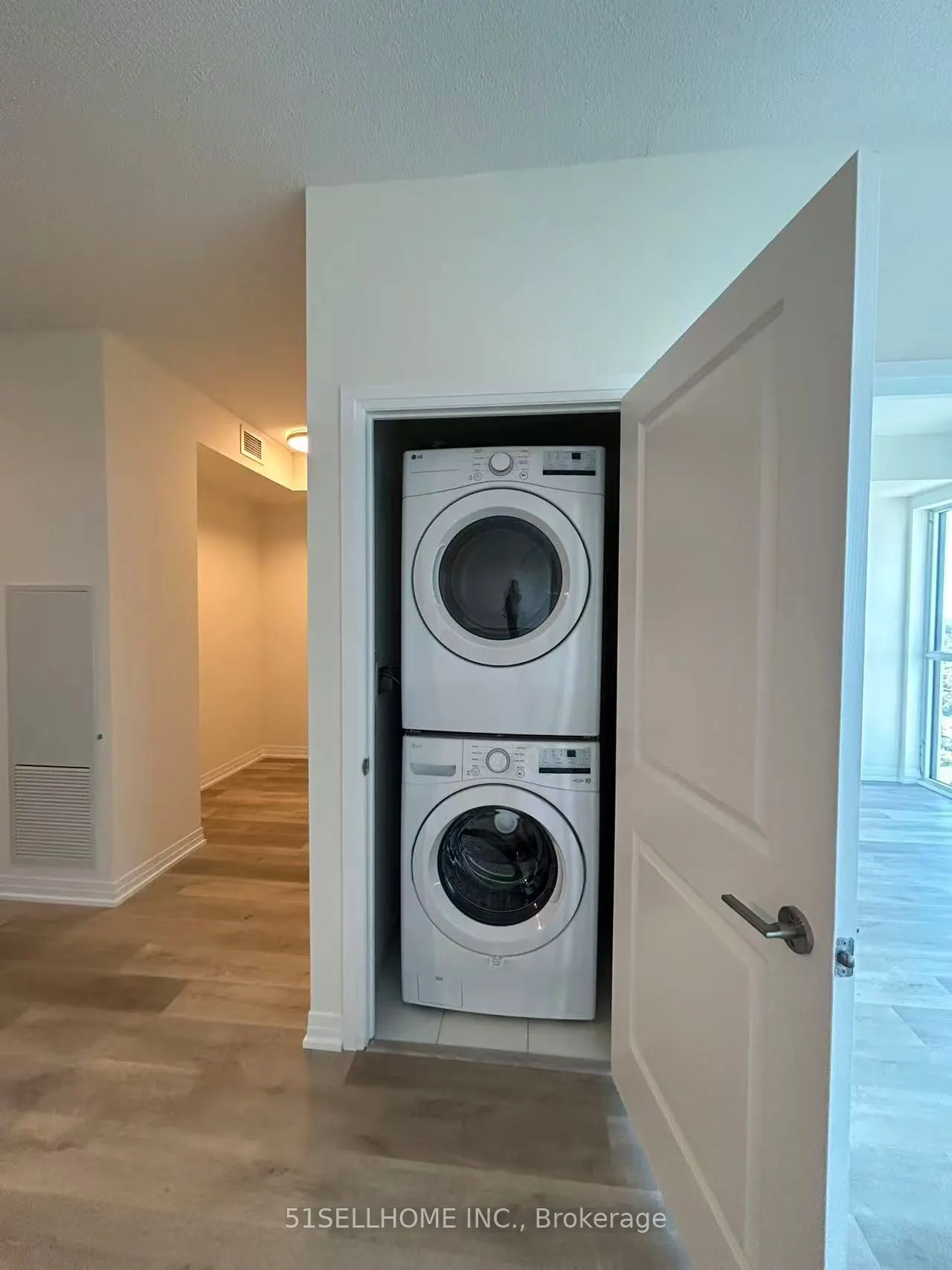 15 Watergarden Drive, #1607