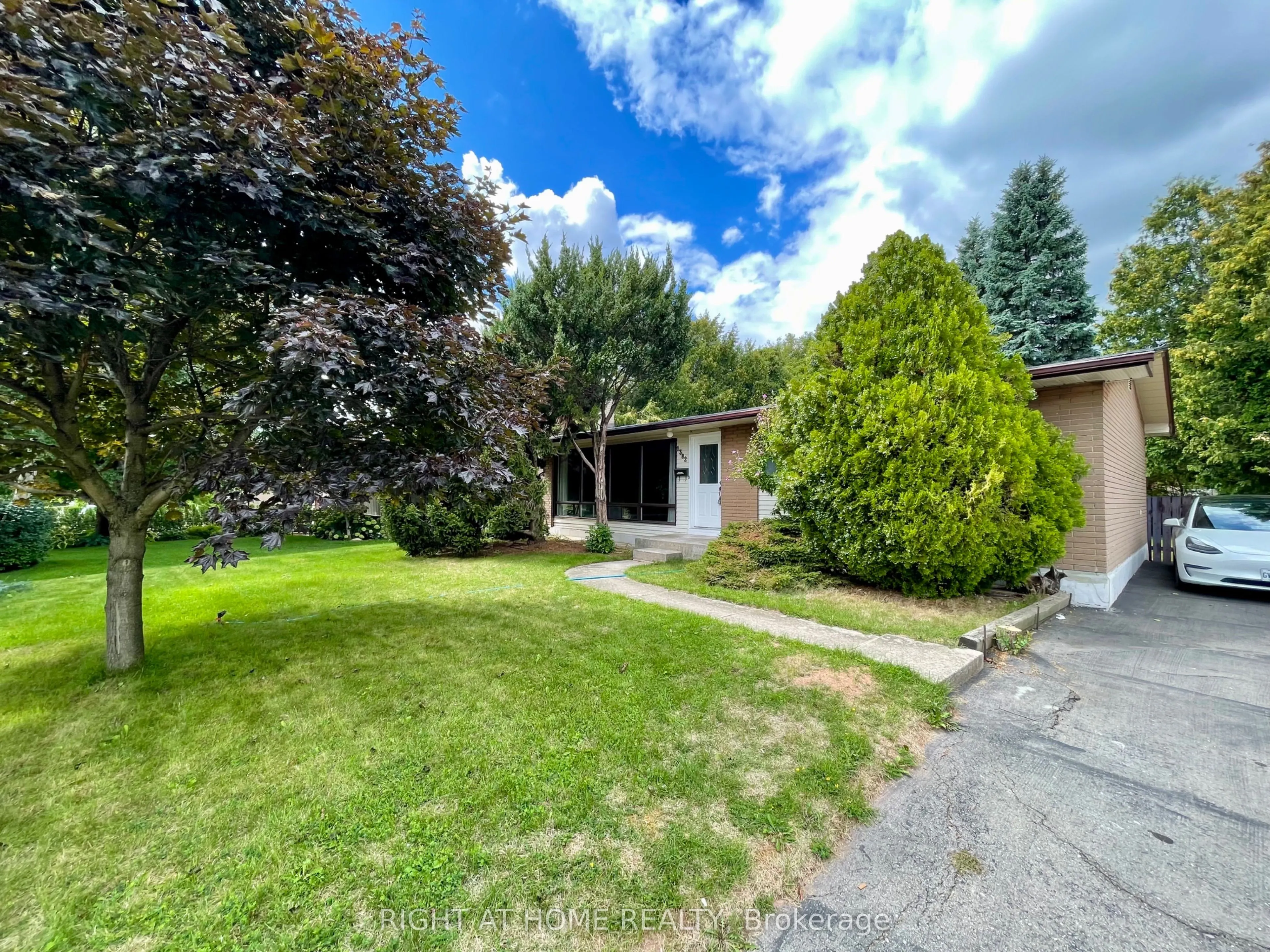 1382 Gainsborough Drive