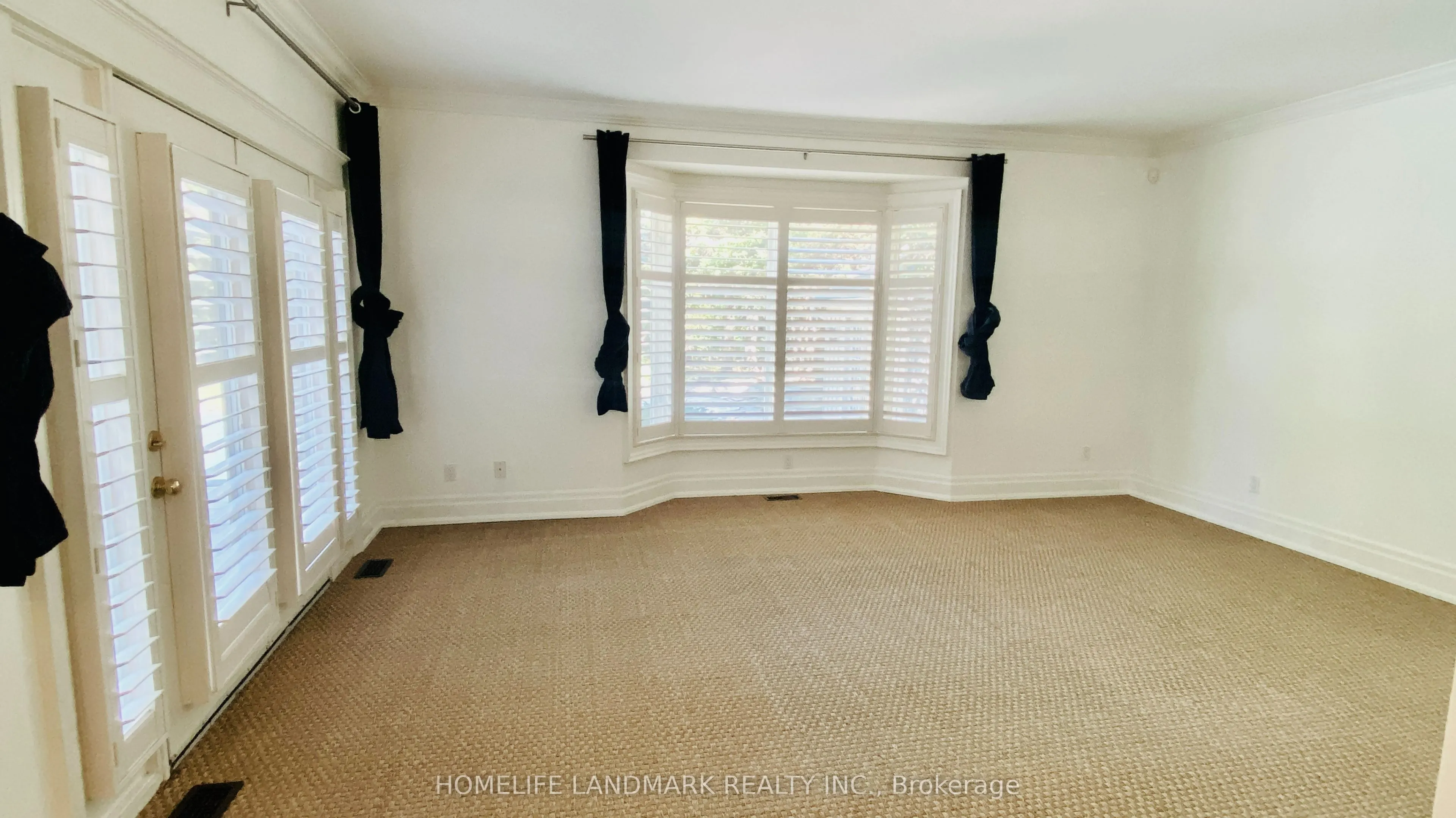 55 Ennisclare Drive W