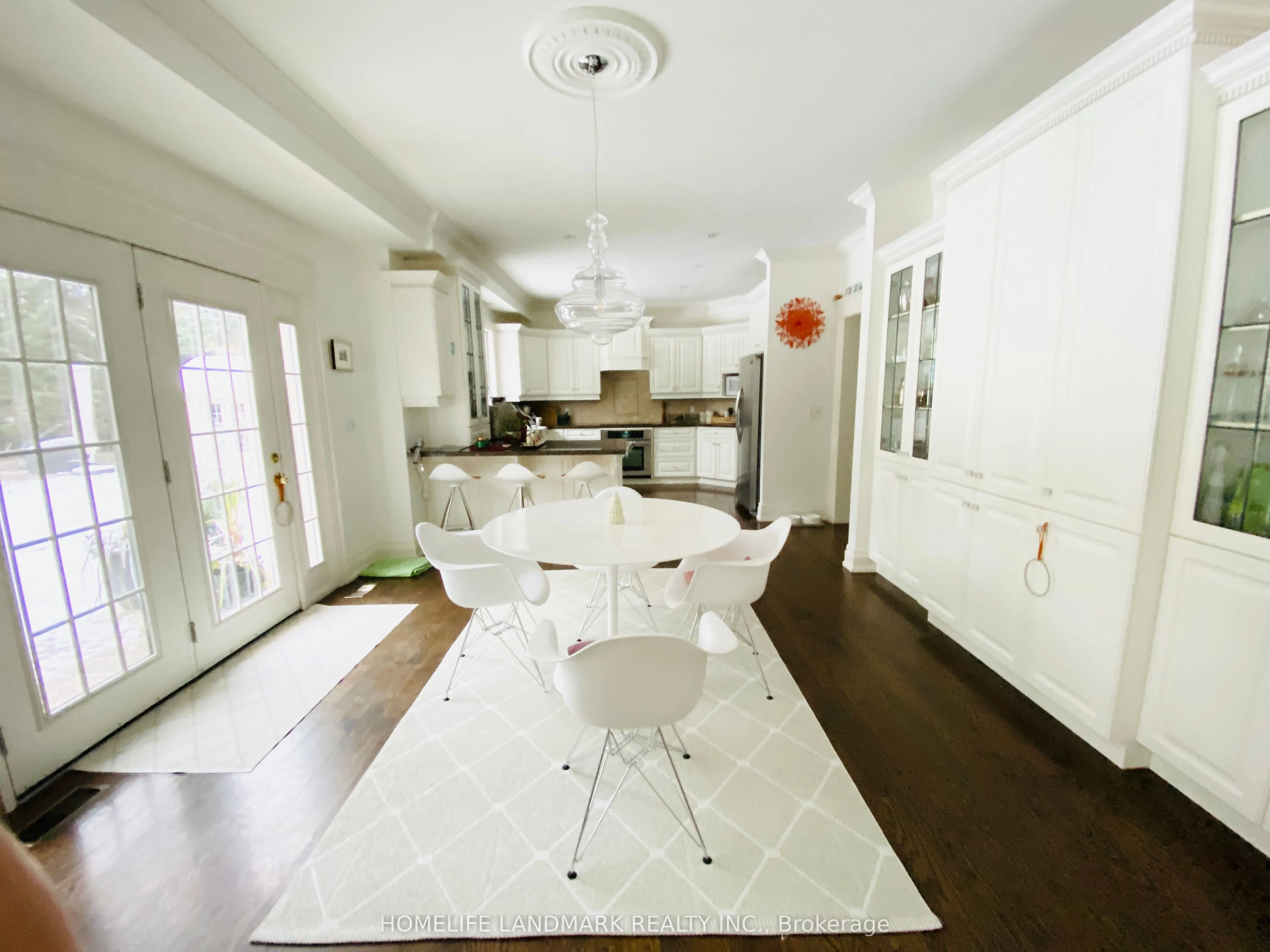 55 Ennisclare Drive W