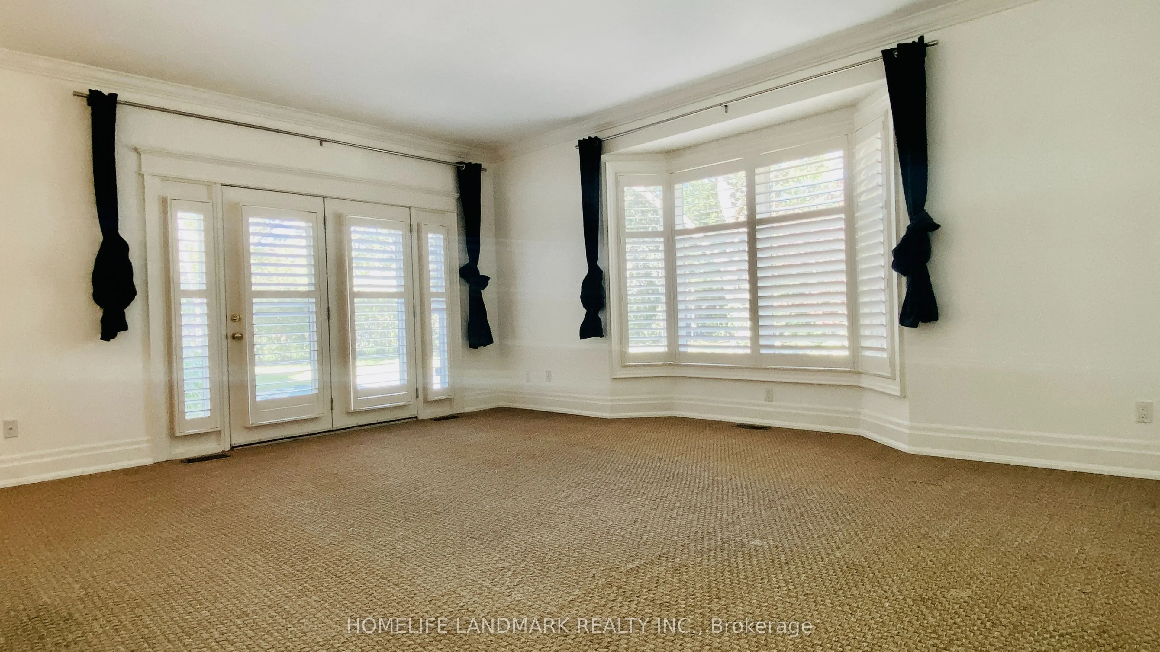 55 Ennisclare Drive W