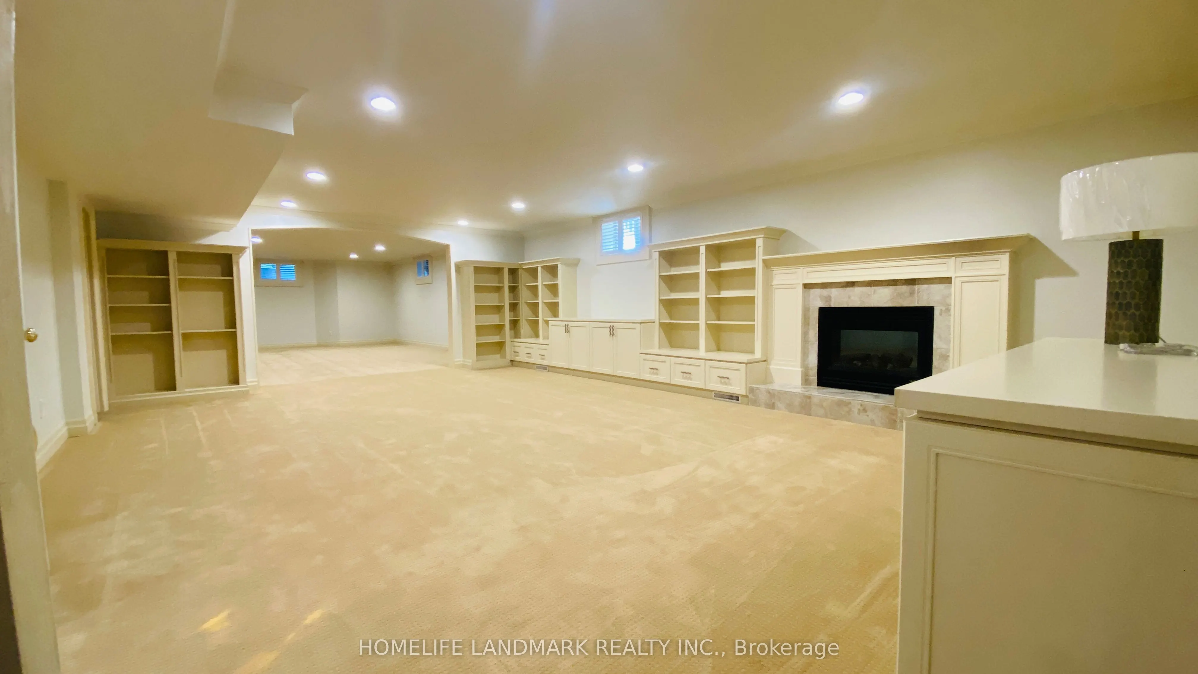 55 Ennisclare Drive W