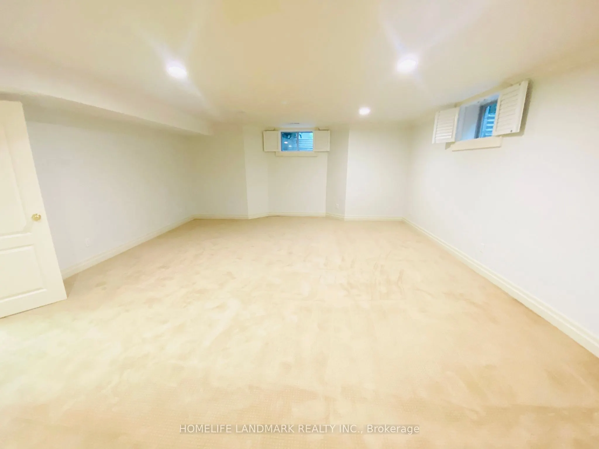 55 Ennisclare Drive W