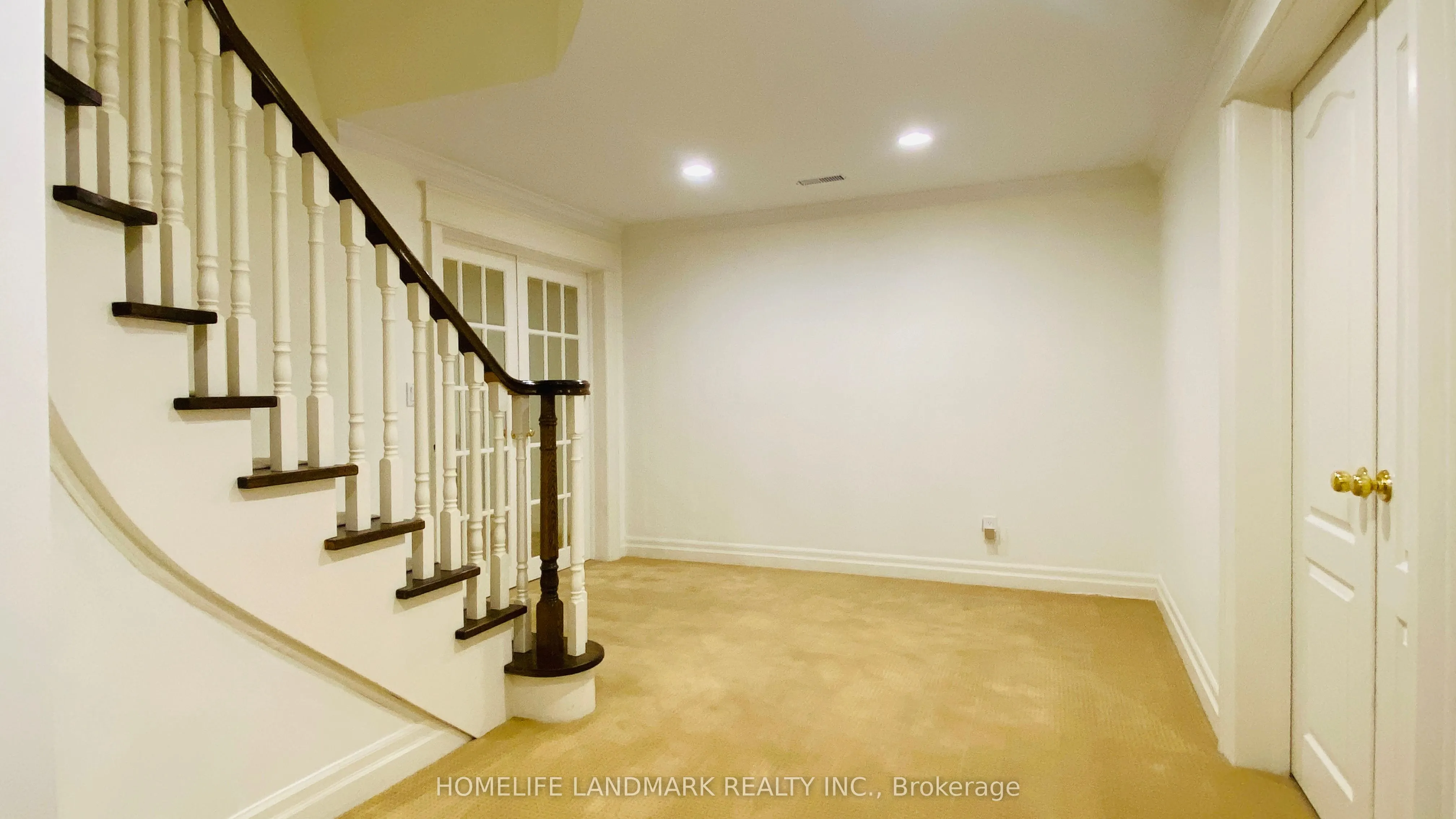 55 Ennisclare Drive W