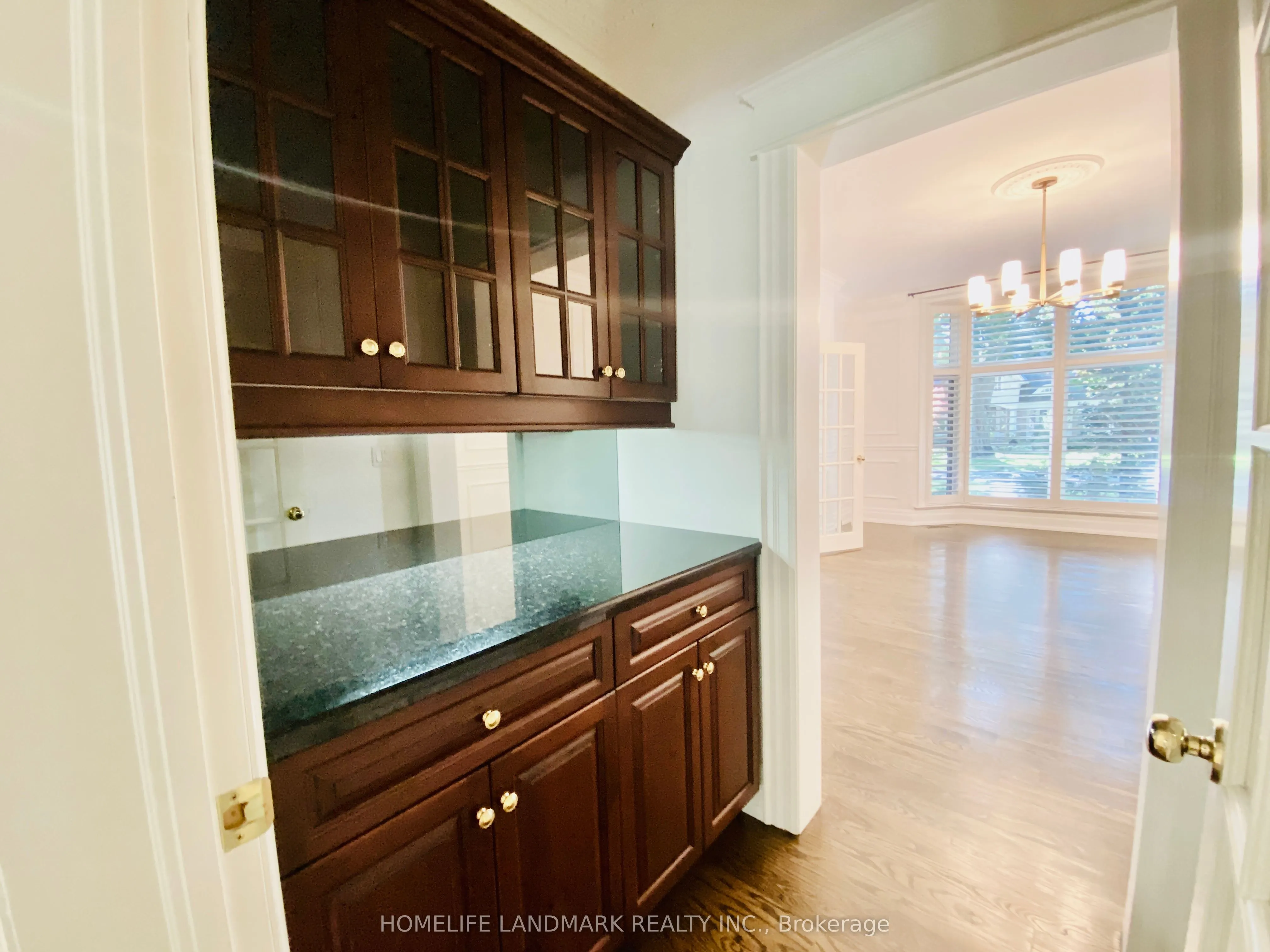 55 Ennisclare Drive W