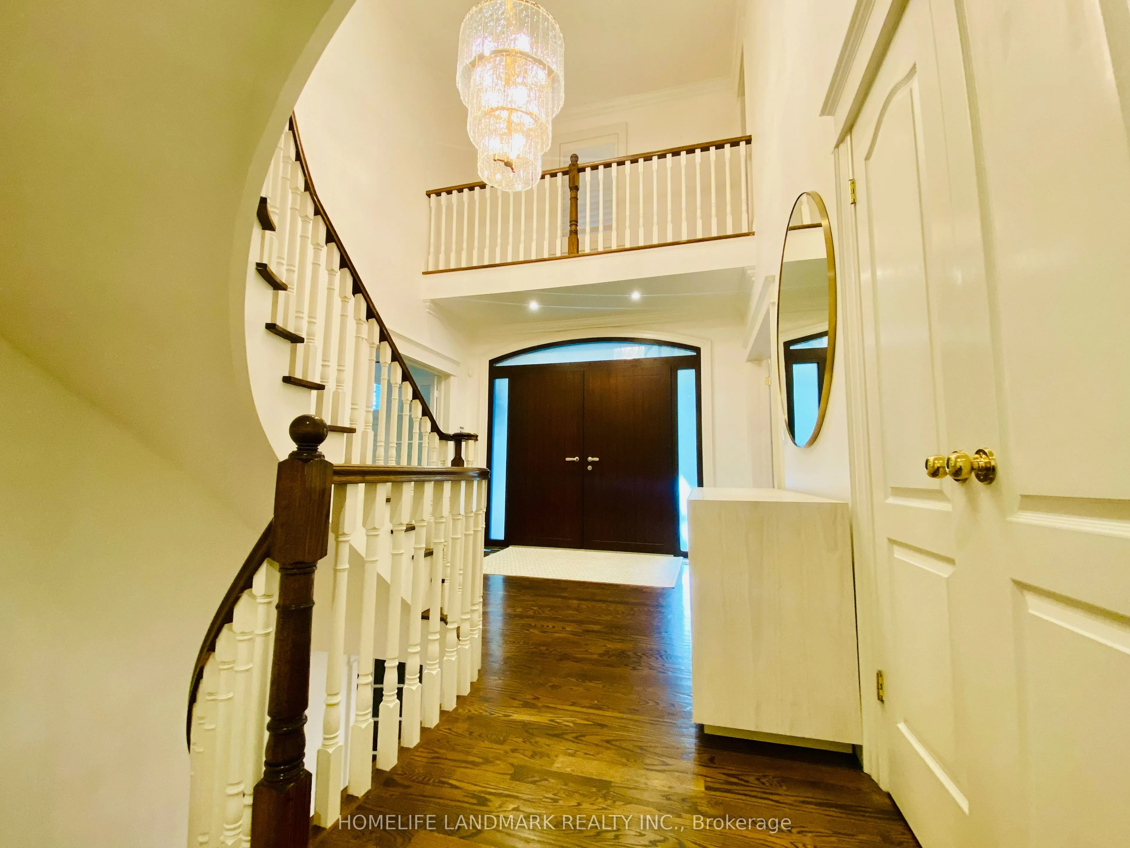 55 Ennisclare Drive W