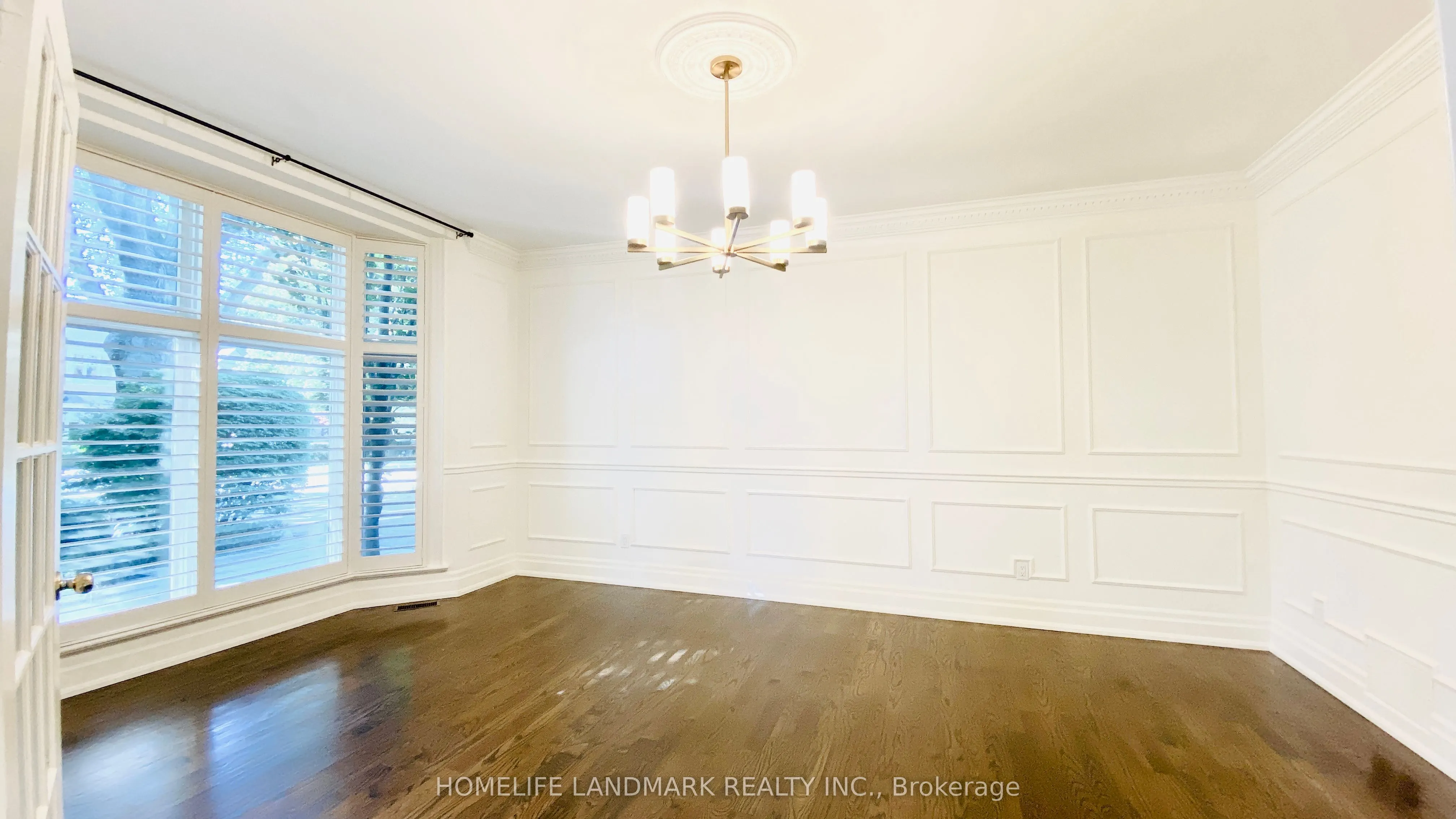 55 Ennisclare Drive W