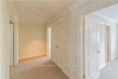 55 Ennisclare Drive W
