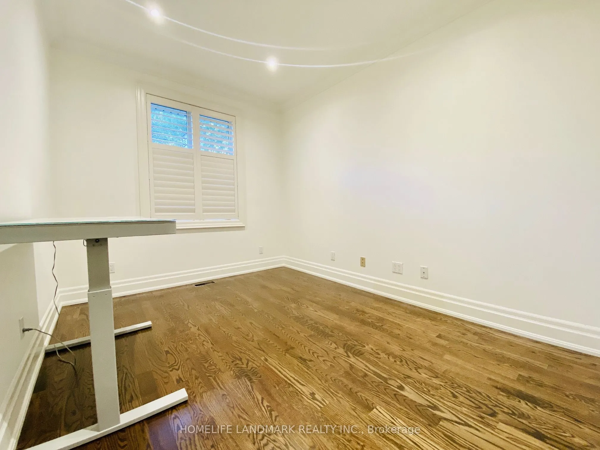 55 Ennisclare Drive W