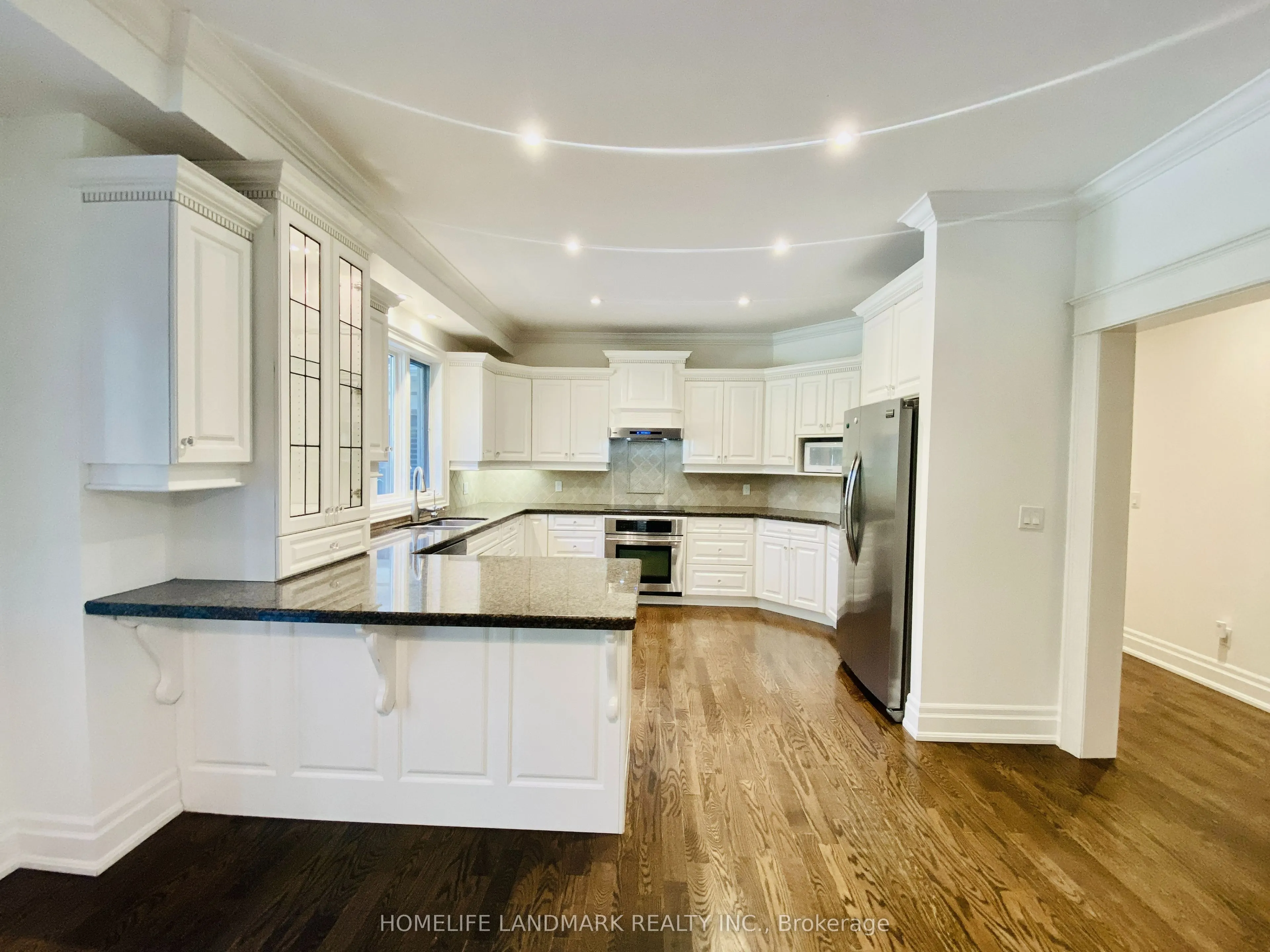 55 Ennisclare Drive W