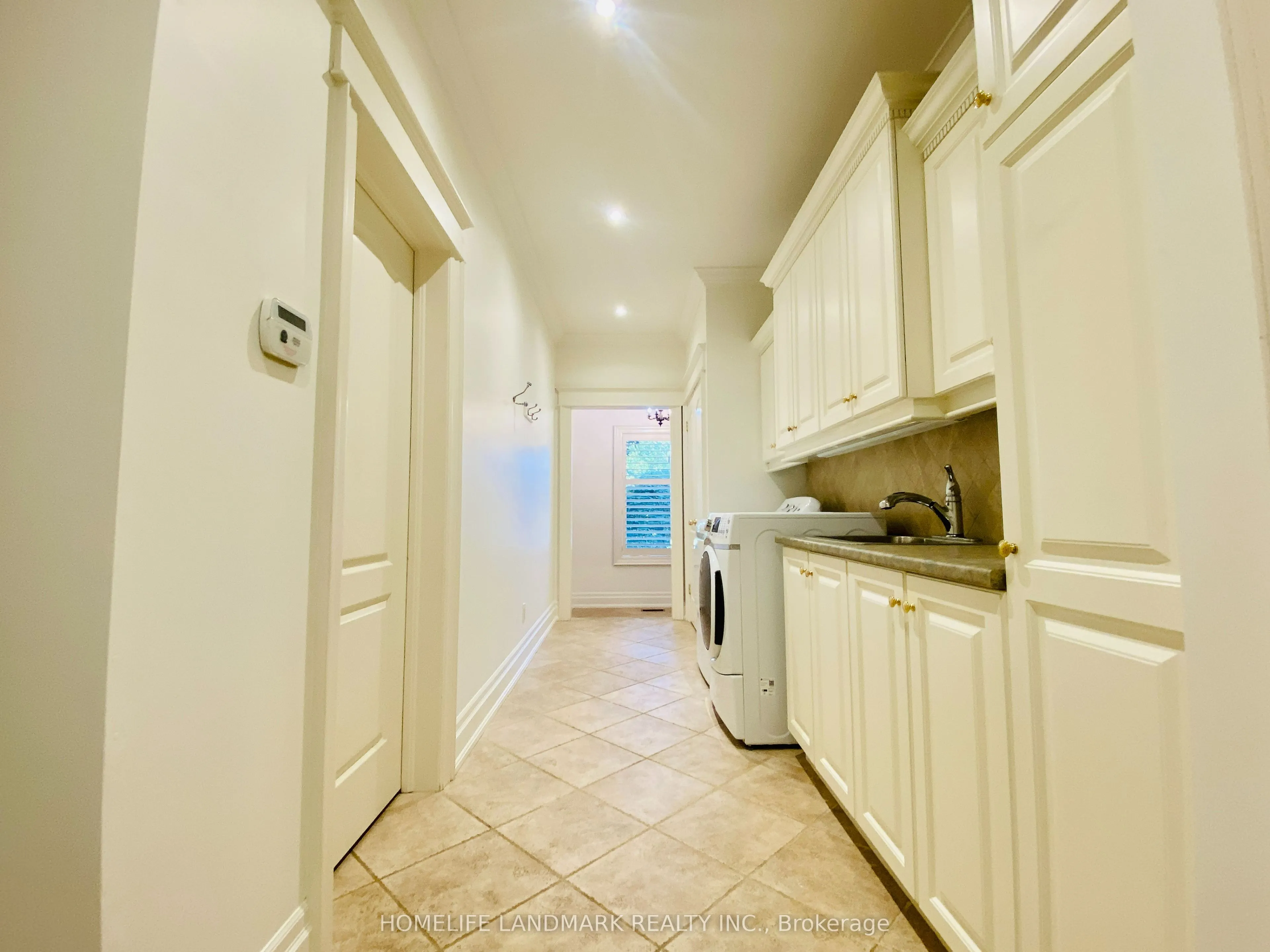 55 Ennisclare Drive W