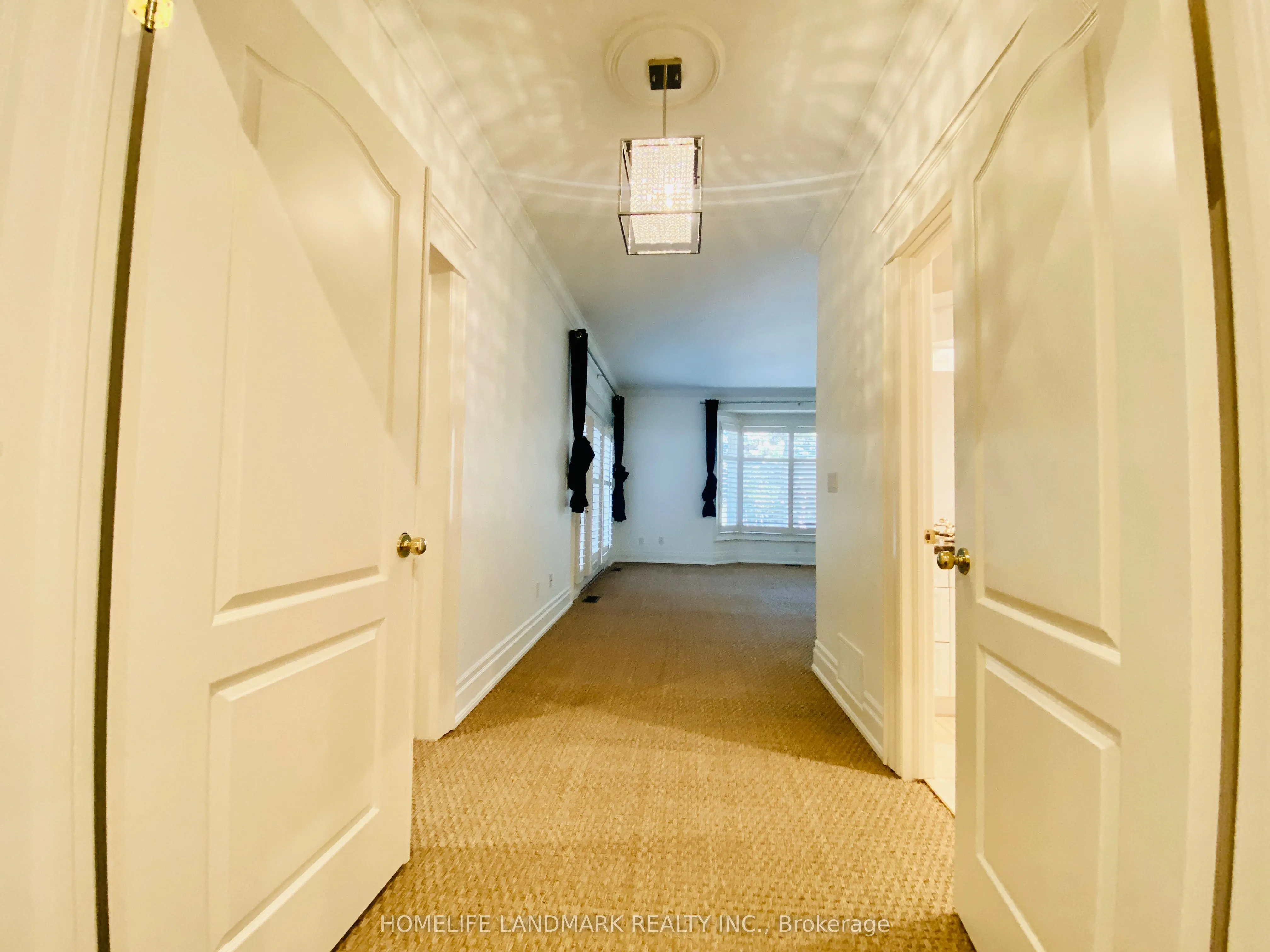 55 Ennisclare Drive W