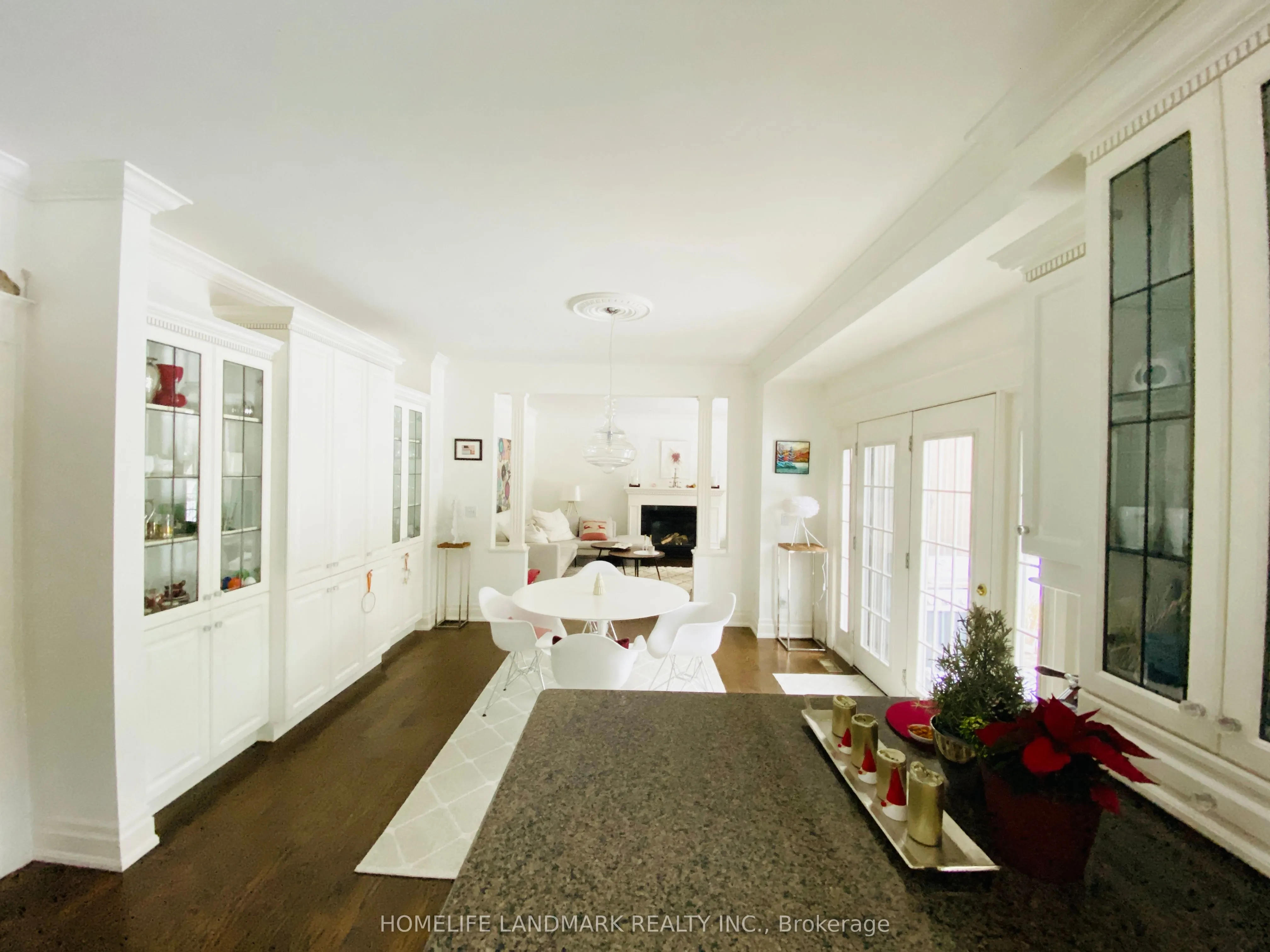 55 Ennisclare Drive W