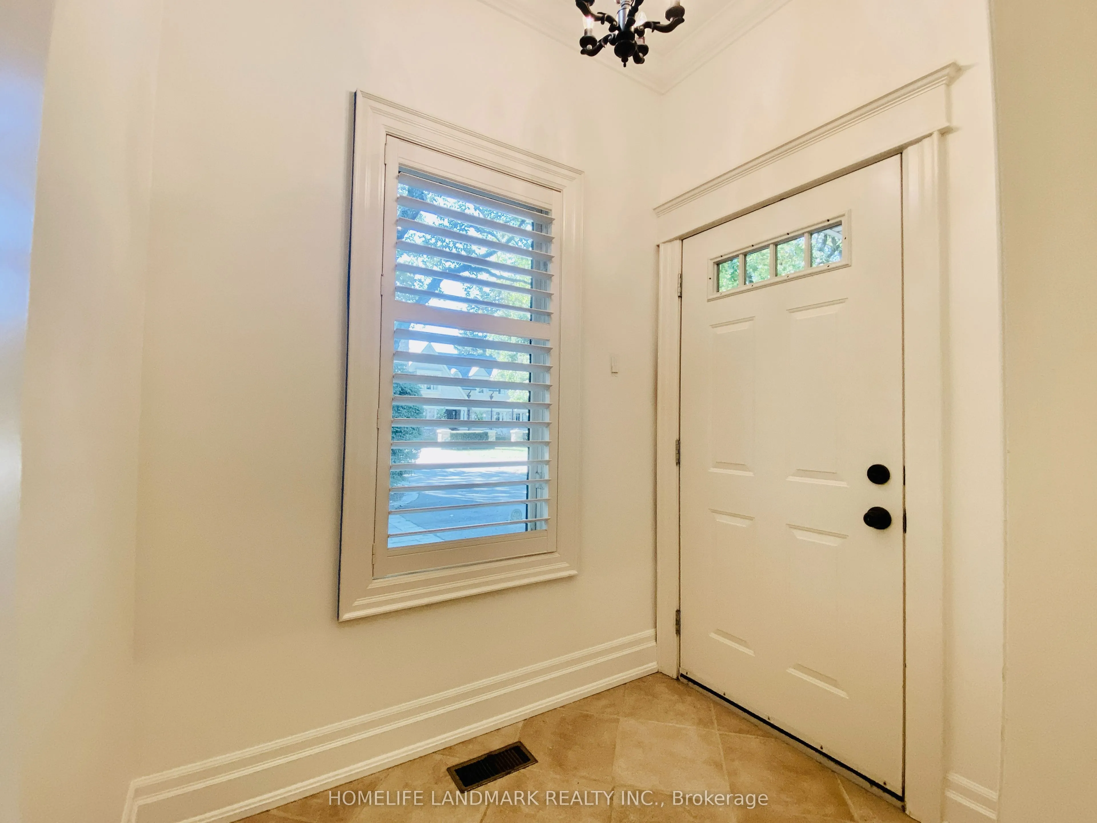 55 Ennisclare Drive W