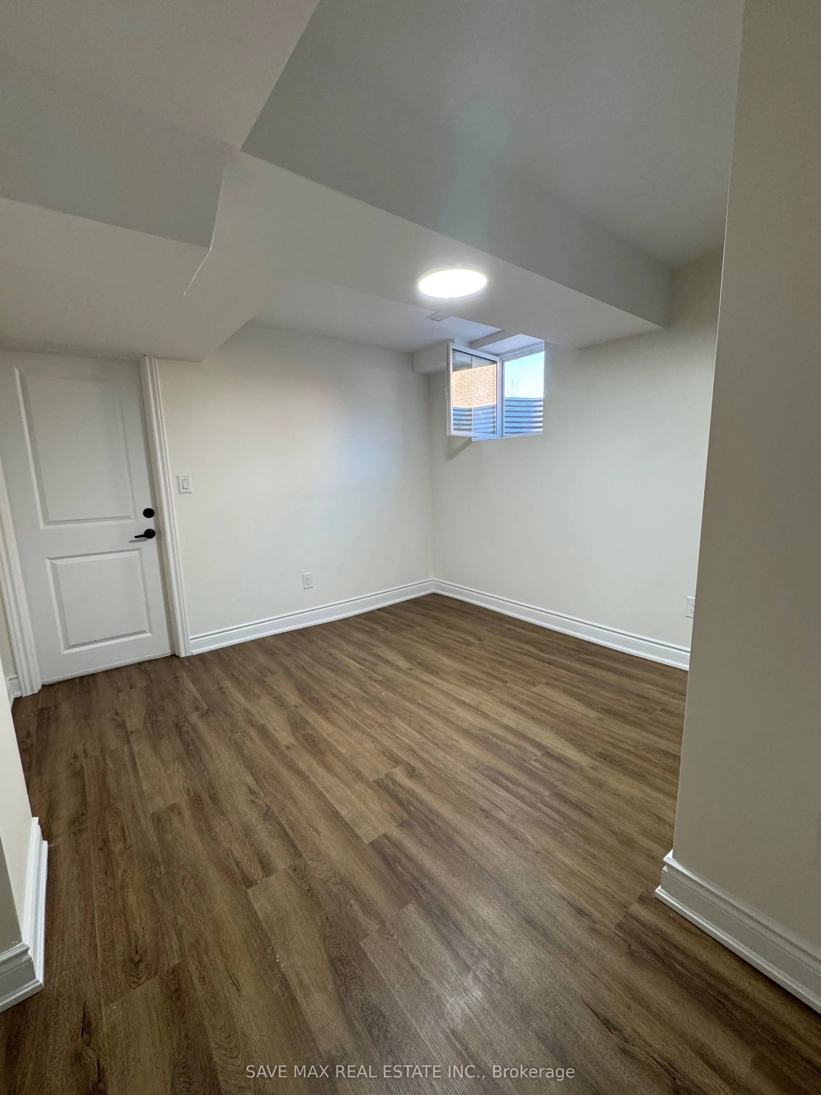 48 Sapwood Crescent, #lower