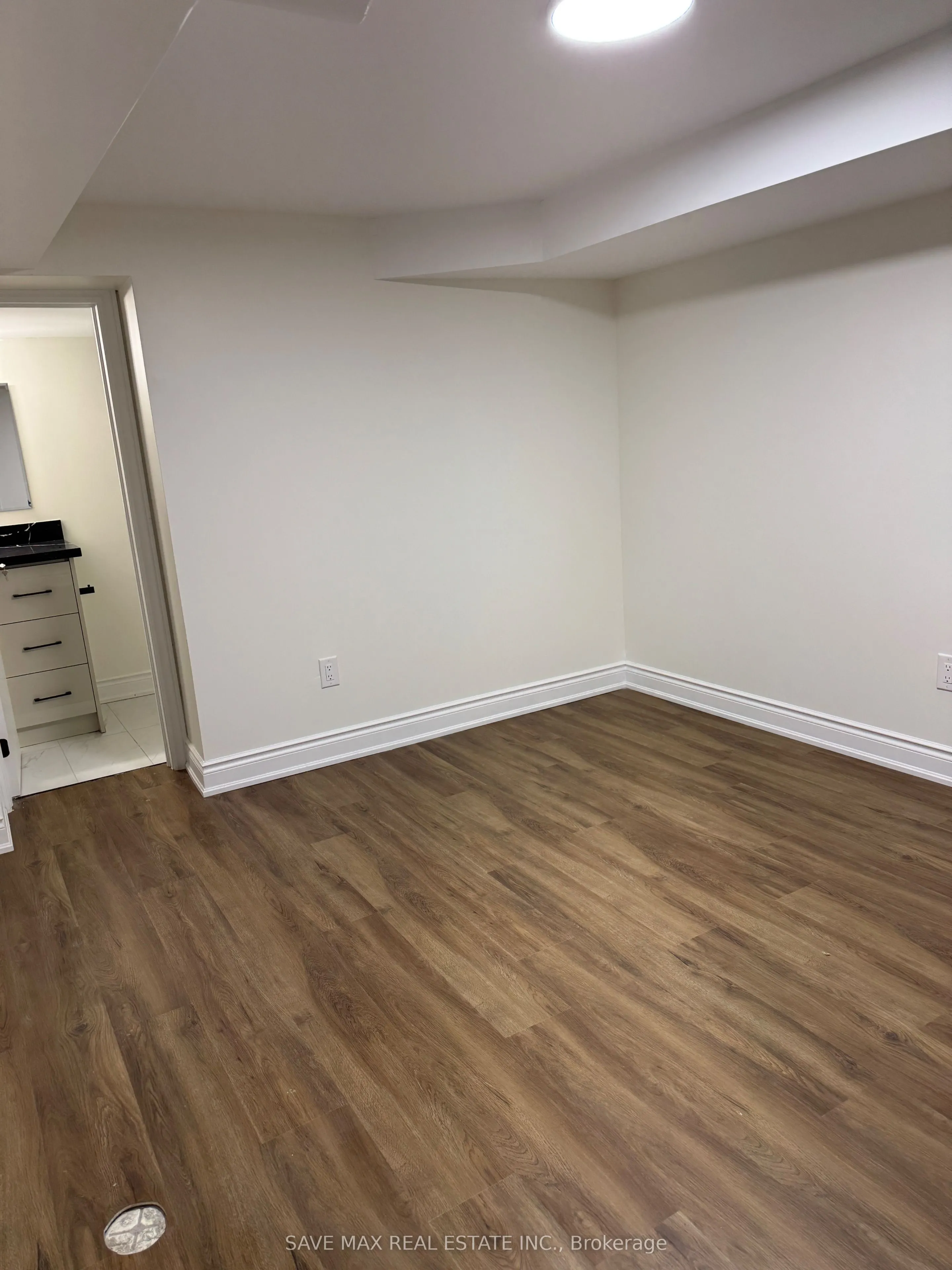 48 Sapwood Crescent, #lower