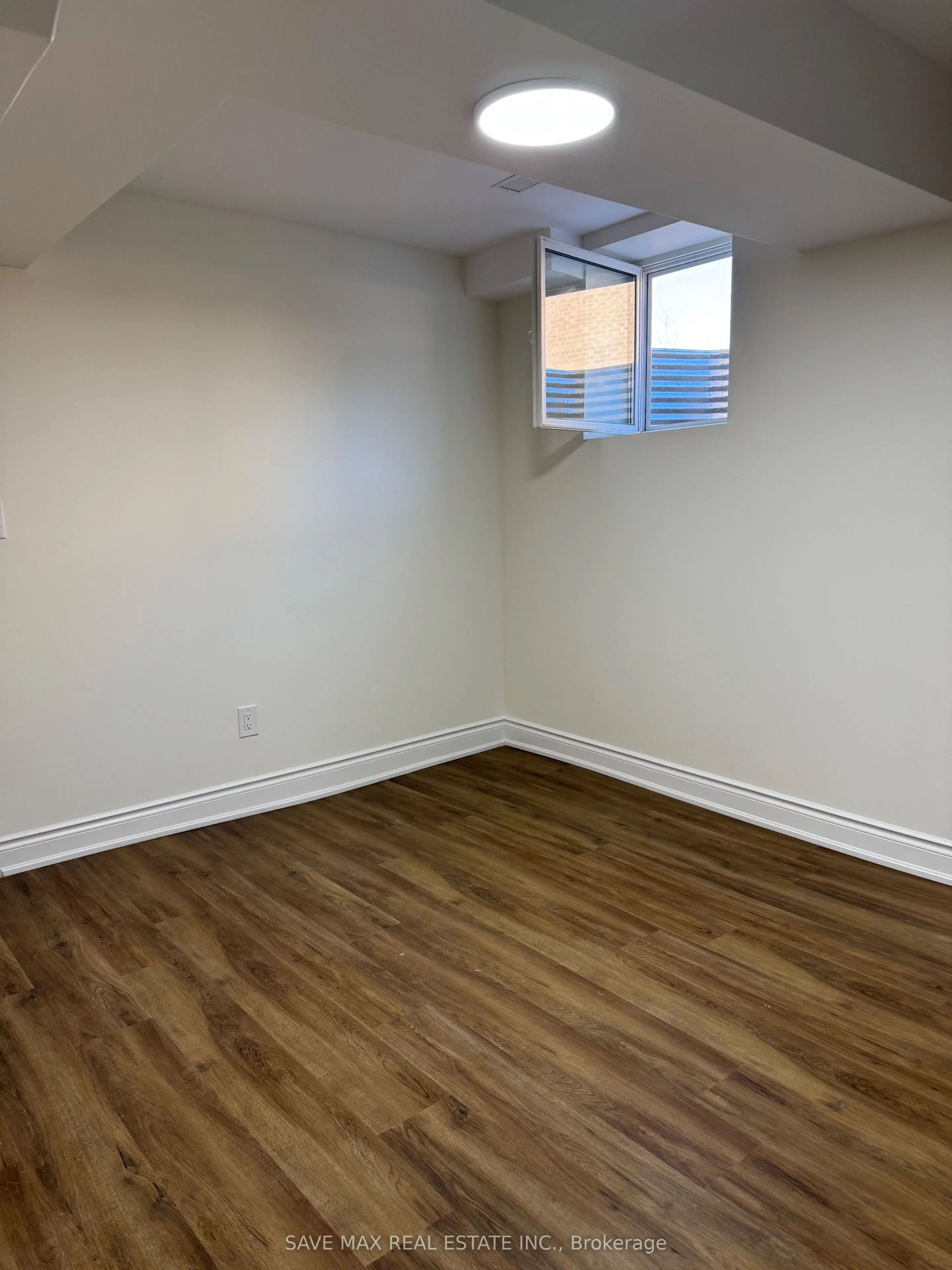 48 Sapwood Crescent, #lower