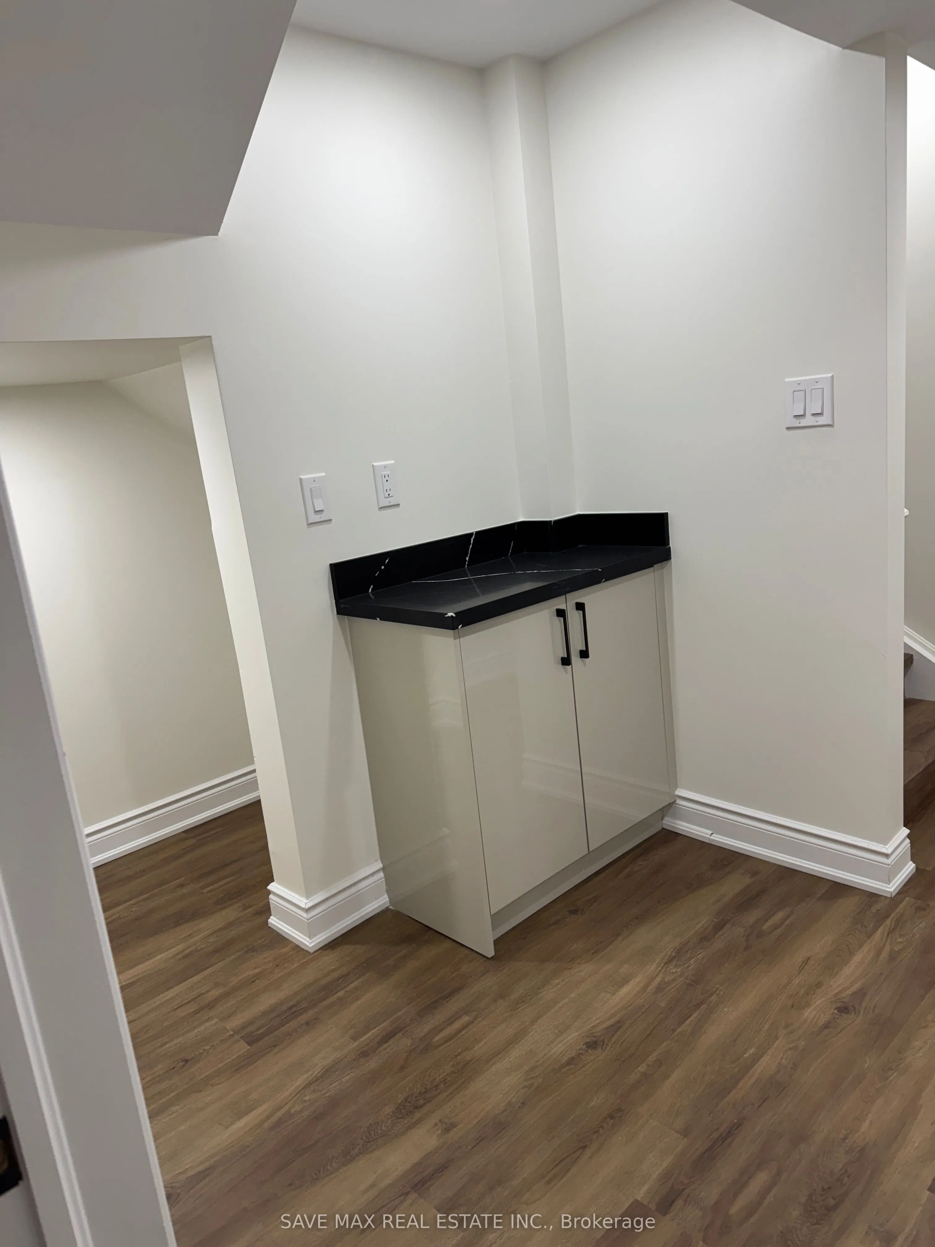 48 Sapwood Crescent, #lower