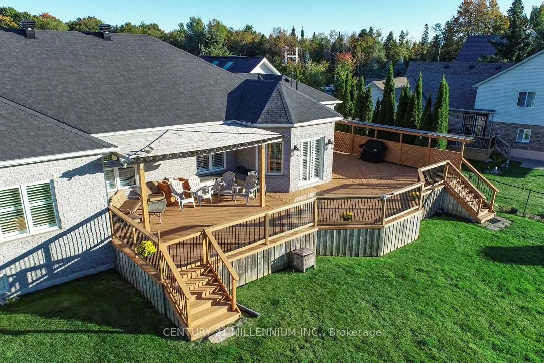 8 Castlewood Court