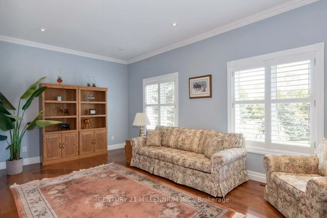 8 Castlewood Court