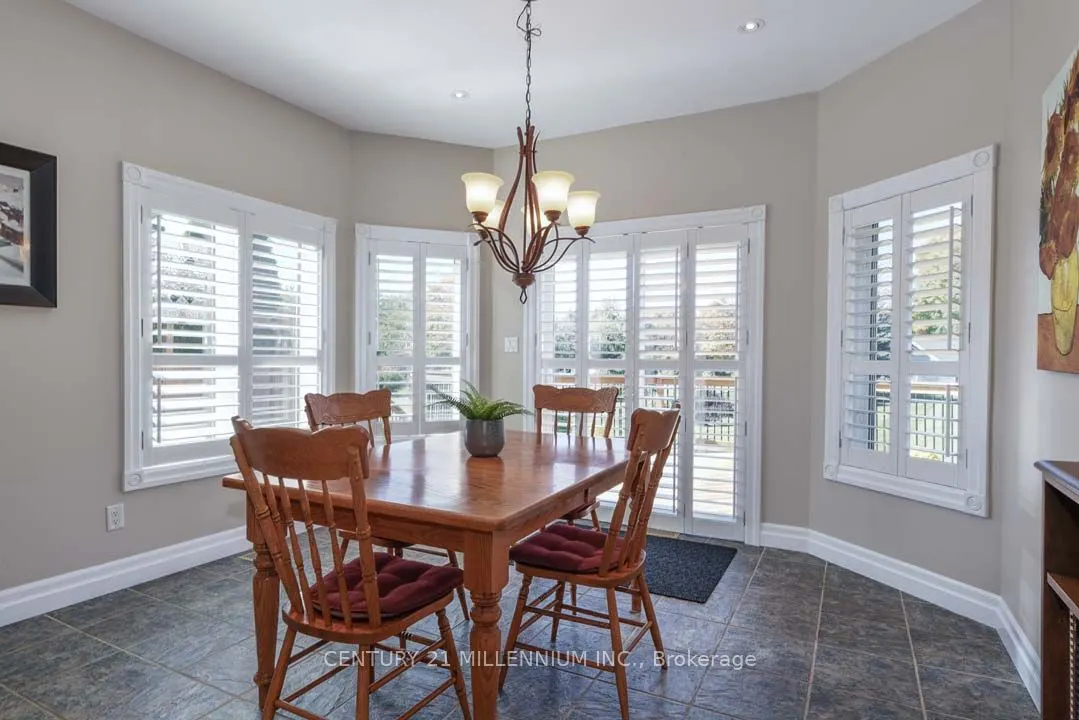 8 Castlewood Court