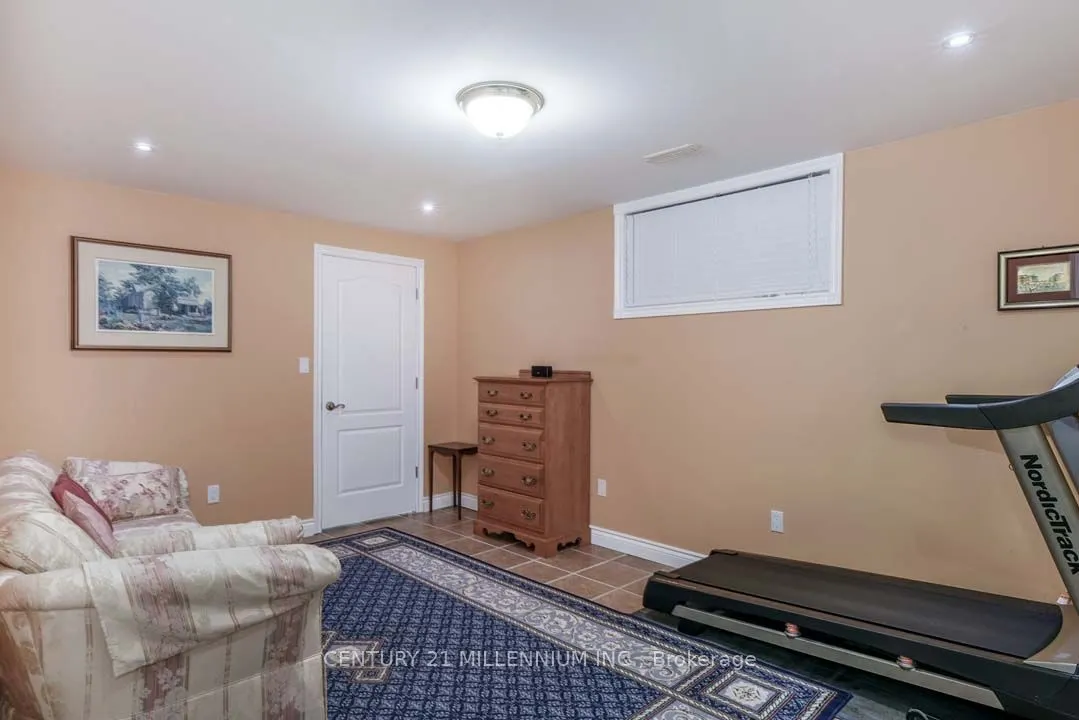8 Castlewood Court