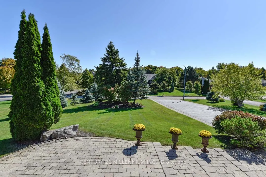 8 Castlewood Court